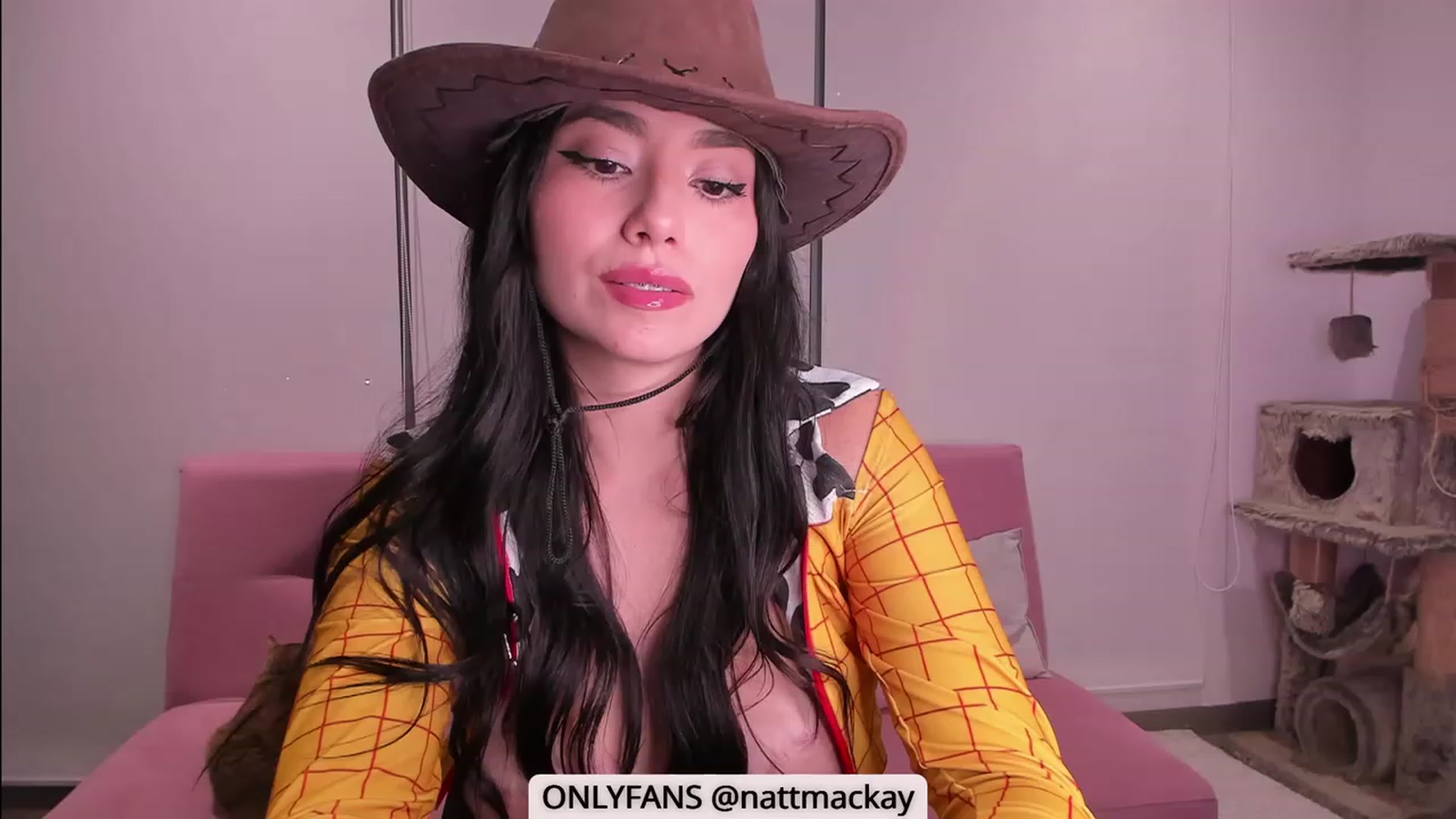 Gallery image thumbnail from naty_natasha's myfreecams stream on, 10/30/2023, 23:57 image 5 of 20