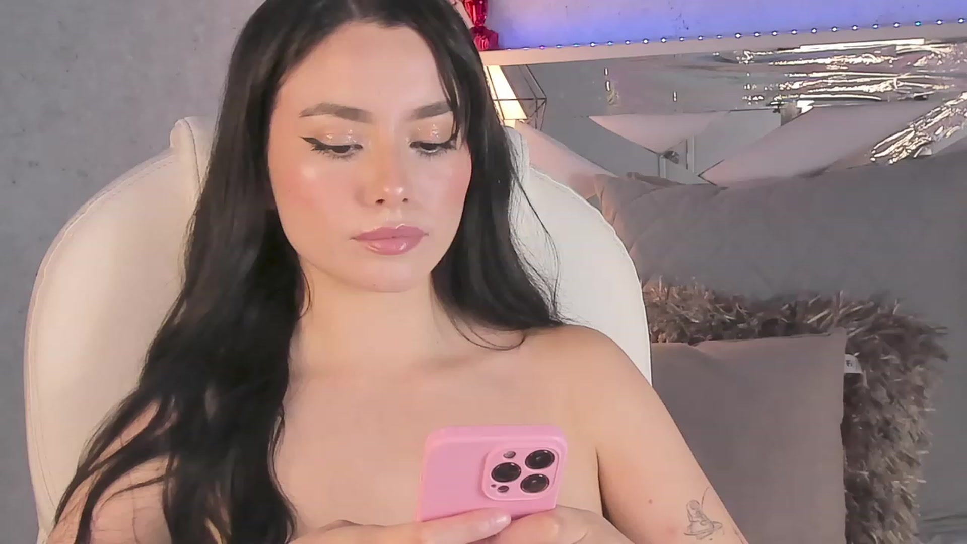 Gallery image thumbnail from naty_natasha's myfreecams stream on, 11/02/2023, 03:07 image 14 of 20