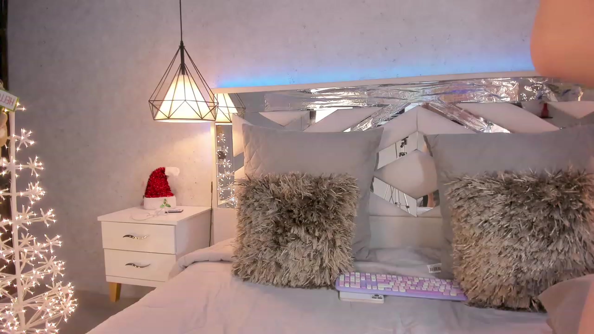Gallery image thumbnail from naty_natasha's myfreecams stream on, 12/13/2023, 24:05 image 10 of 20