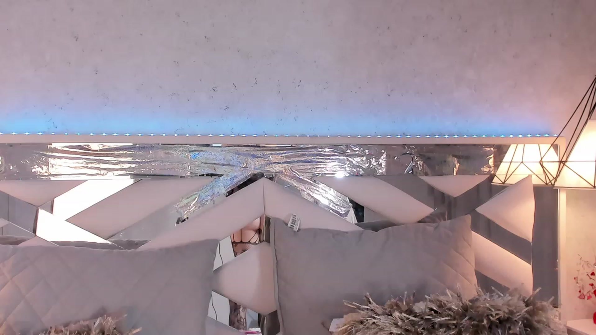 Gallery image thumbnail from naty_natasha's myfreecams stream on, 12/14/2023, 03:25 image 4 of 20