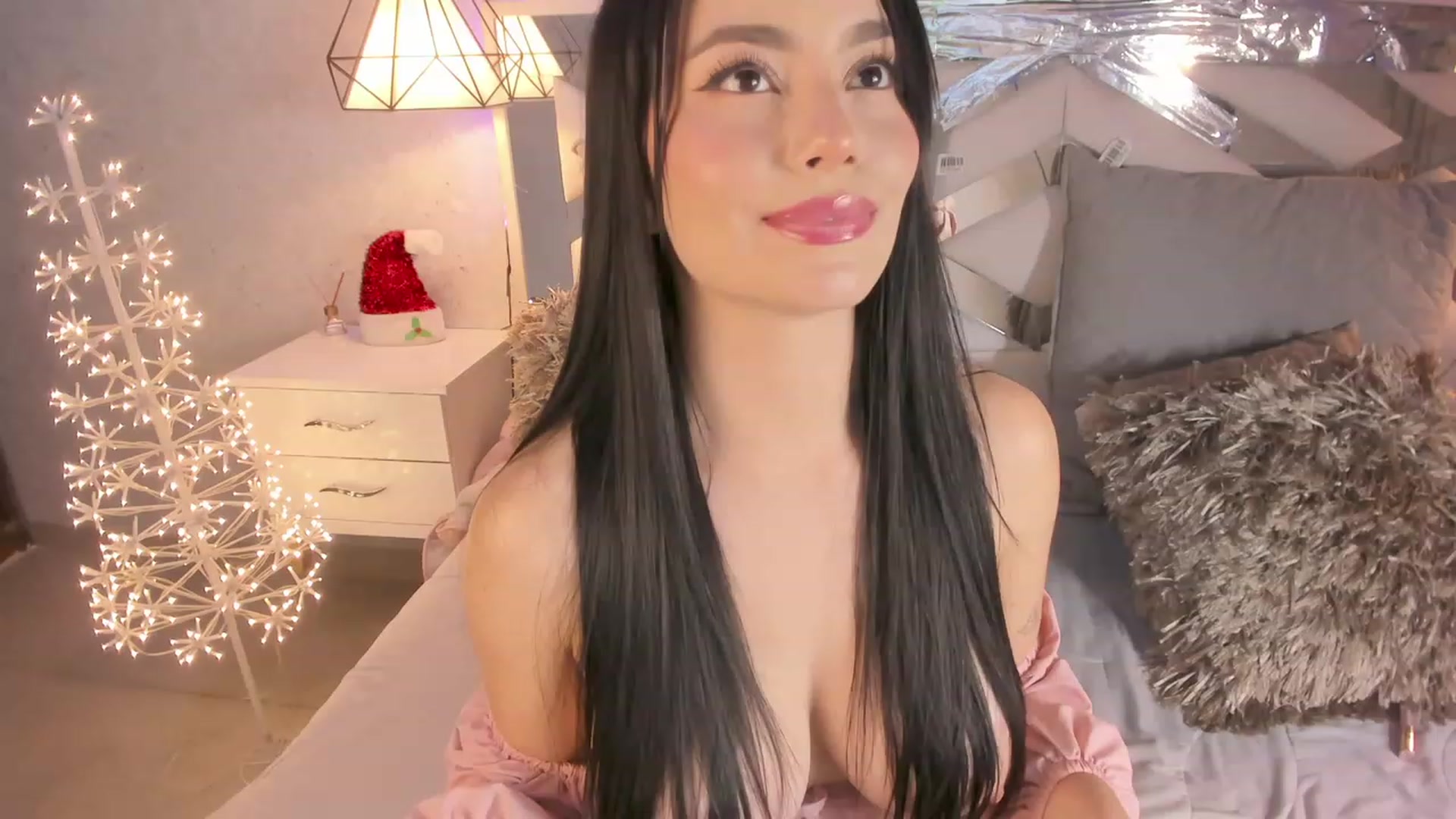 Gallery image thumbnail from naty_natasha's myfreecams stream on, 12/16/2023, 01:54 image 20 of 20