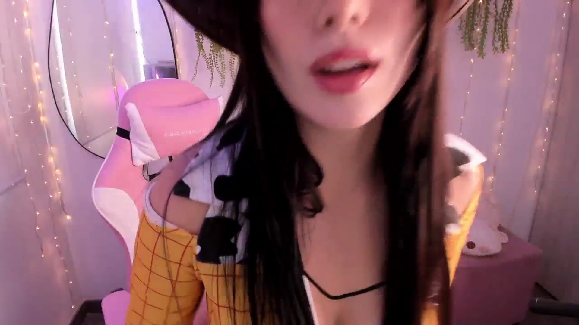 Gallery image thumbnail from naty_natasha's myfreecams stream on, 02/29/2024, 21:37 image 15 of 20