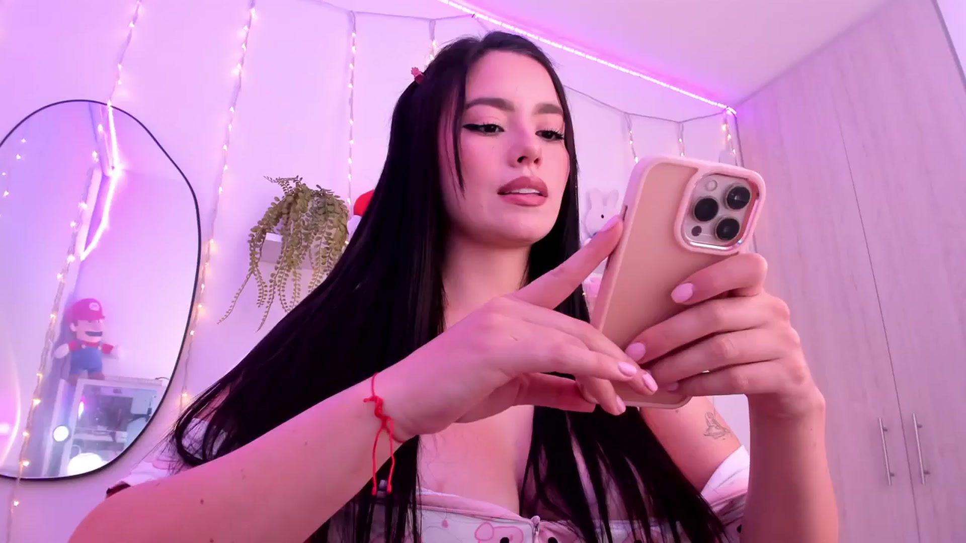 Gallery image thumbnail from naty_natasha's myfreecams stream on, 03/08/2024, 04:06 image 13 of 20