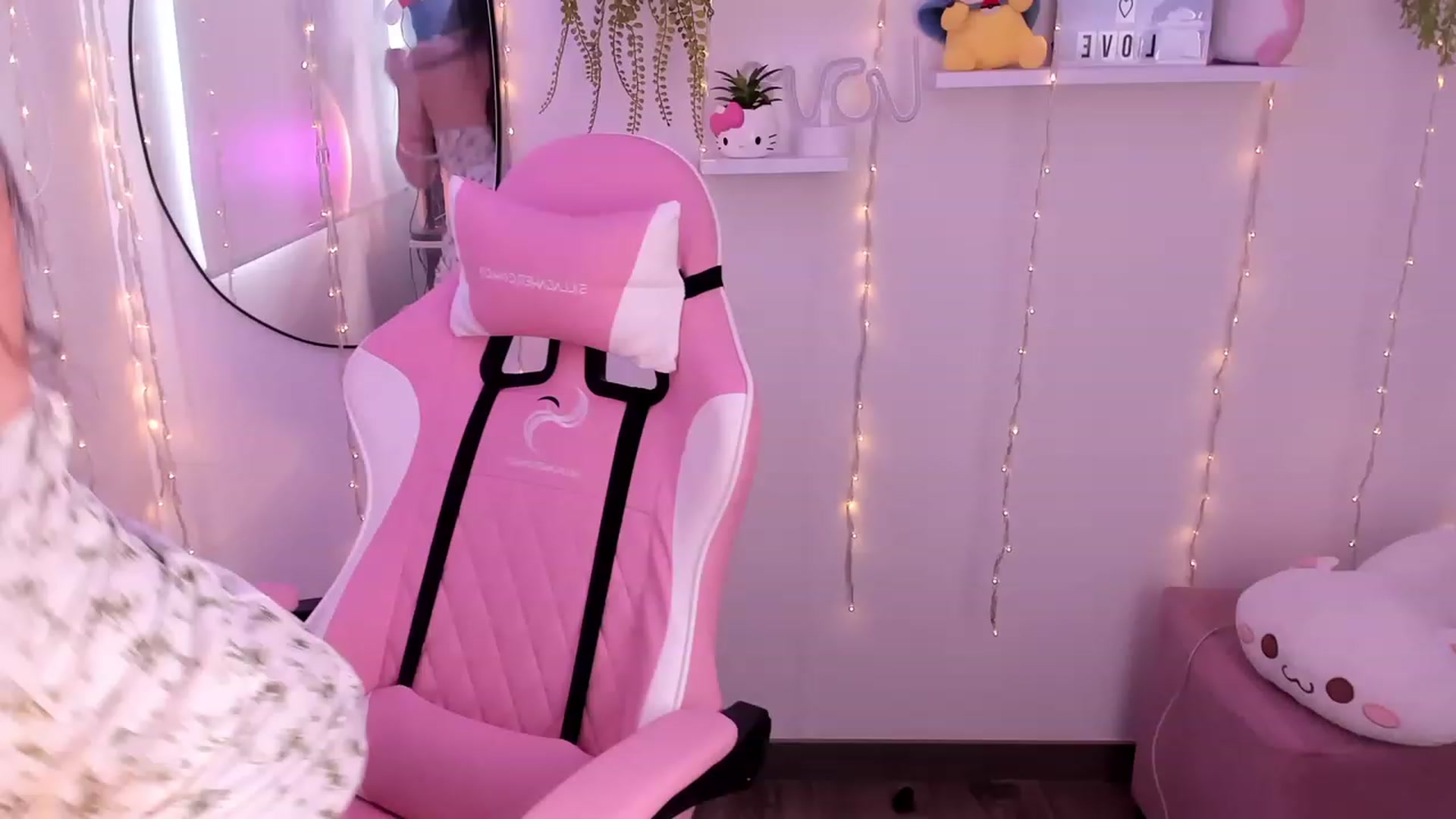 Gallery image thumbnail from naty_natasha's myfreecams stream on, 03/20/2024, 19:40 image 18 of 20