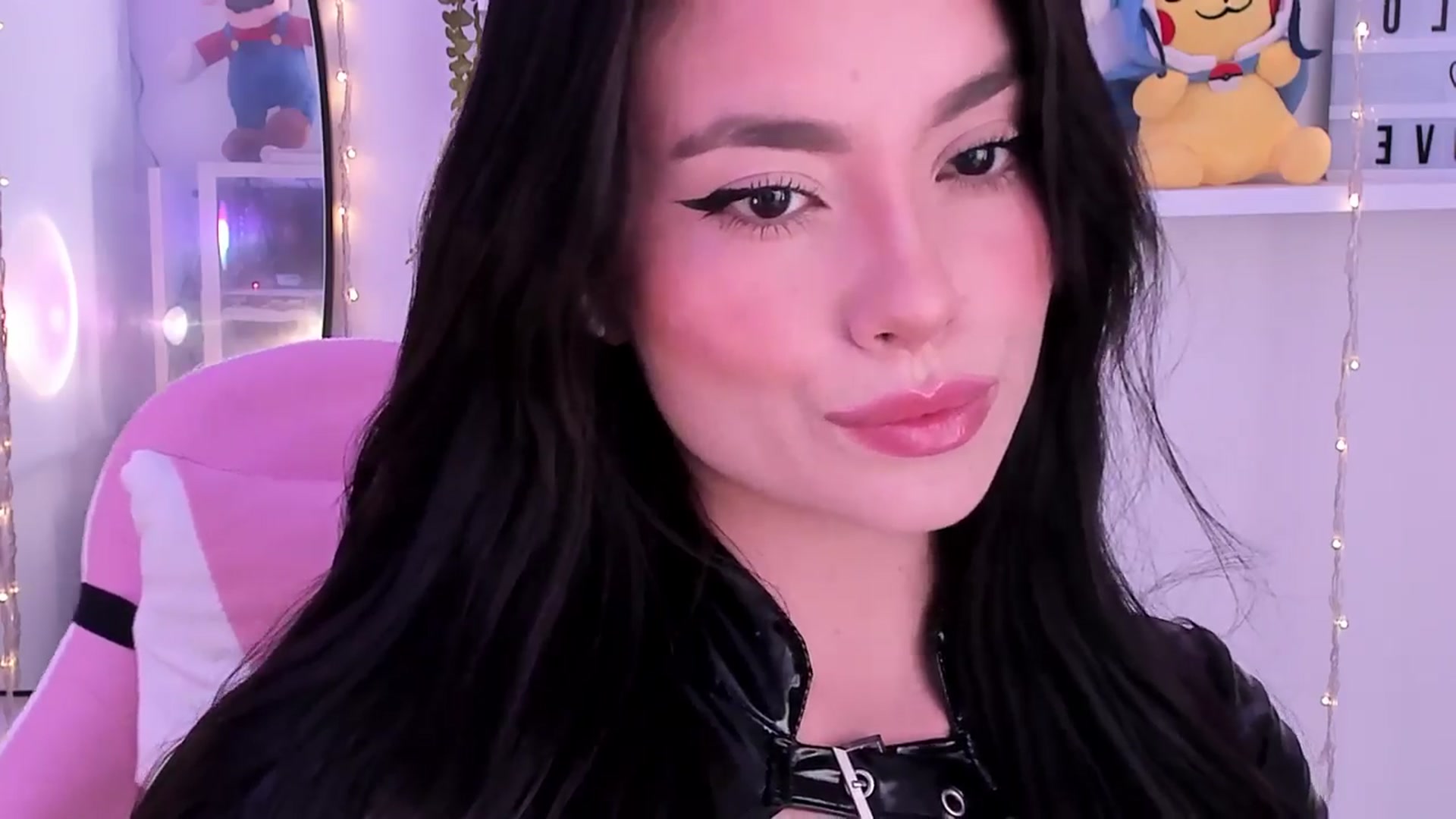 Gallery image thumbnail from naty_natasha's myfreecams stream on, 03/27/2024, 04:45 image 15 of 20