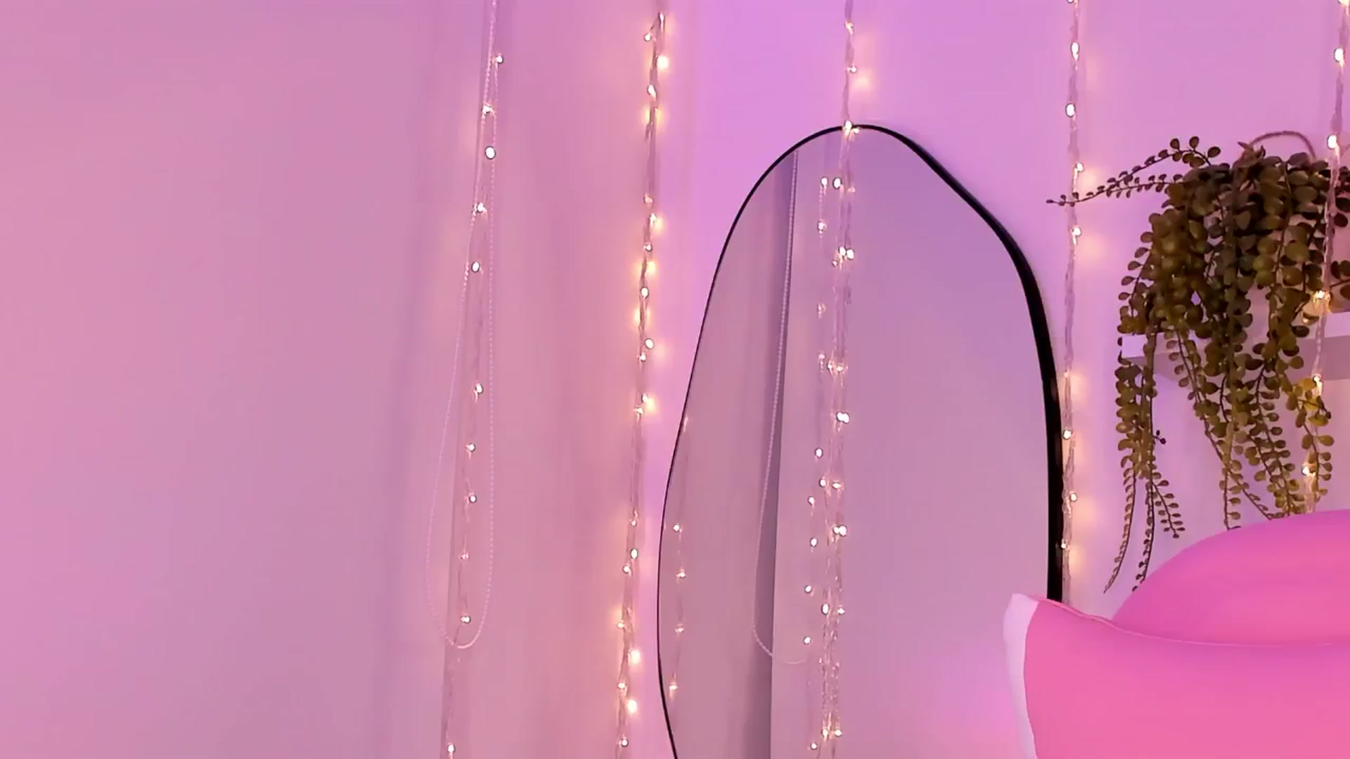 Gallery image thumbnail from naty_natasha's myfreecams stream on, 04/24/2024, 05:13 image 18 of 20