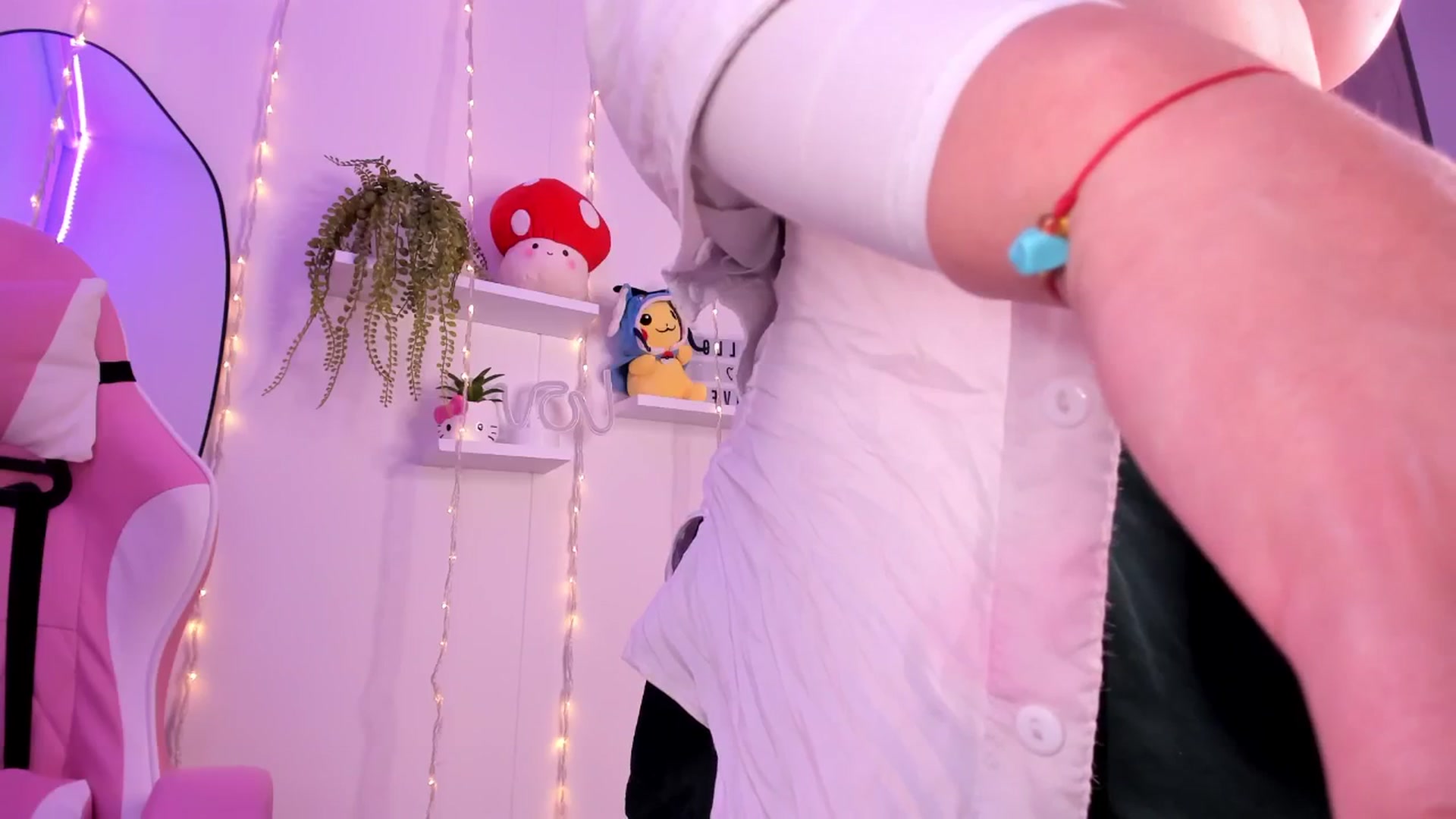 Gallery image thumbnail from naty_natasha's myfreecams stream on, 05/03/2024, 04:54 image 3 of 20