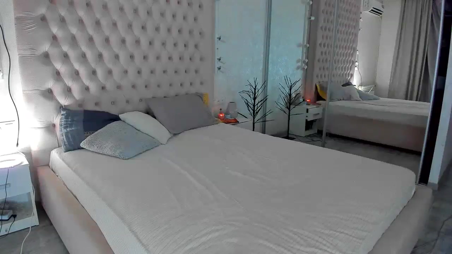 Gallery image thumbnail from naughtyFox's myfreecams stream on, 11/17/2023, 14:13 image 14 of 20