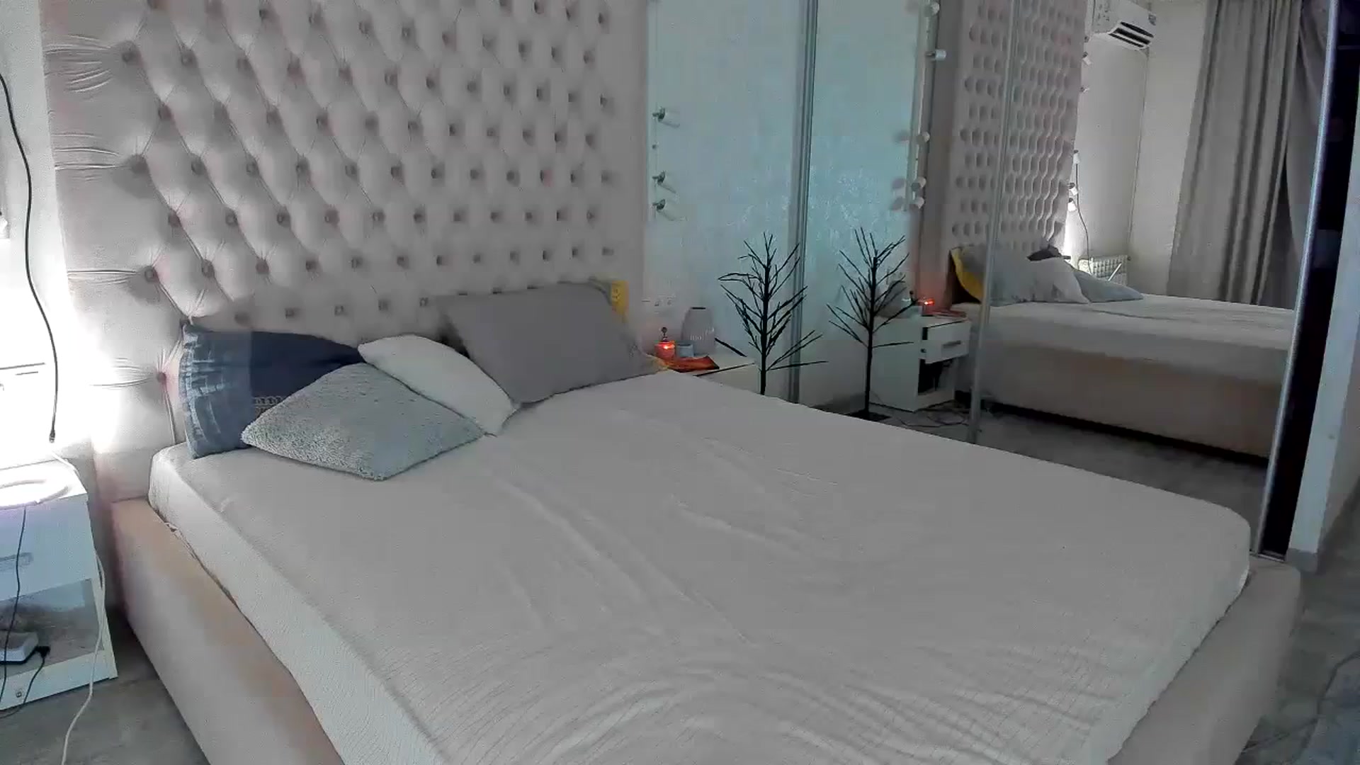 Gallery image thumbnail from naughtyFox's myfreecams stream on, 11/17/2023, 14:13 image 13 of 20