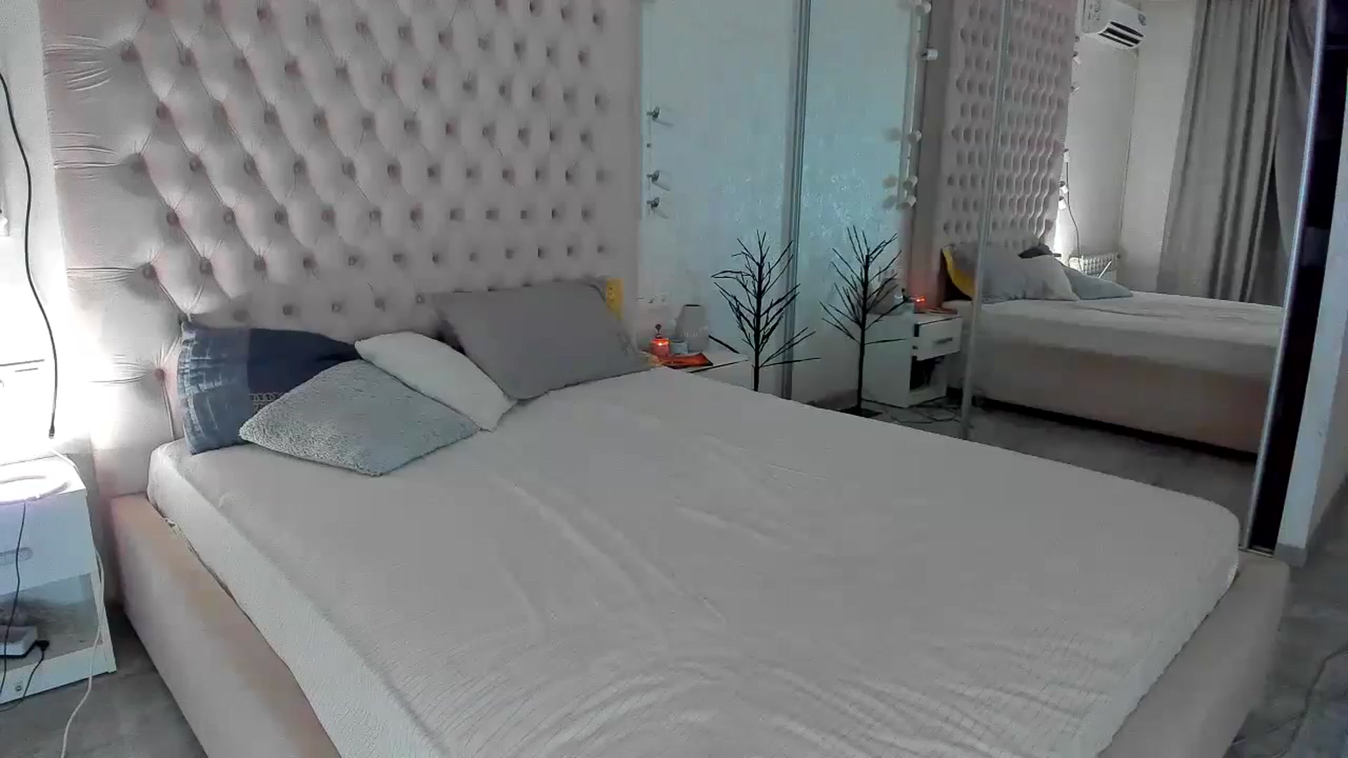 Gallery image thumbnail from naughtyFox's myfreecams stream on, 11/17/2023, 14:13 image 12 of 20