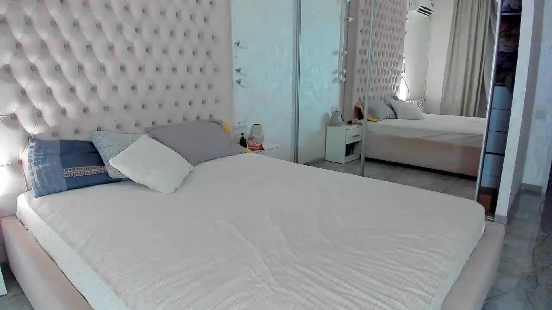 Gallery image thumbnail from naughtyFox's myfreecams stream on, 11/20/2023, 06:22 image 1 of 20