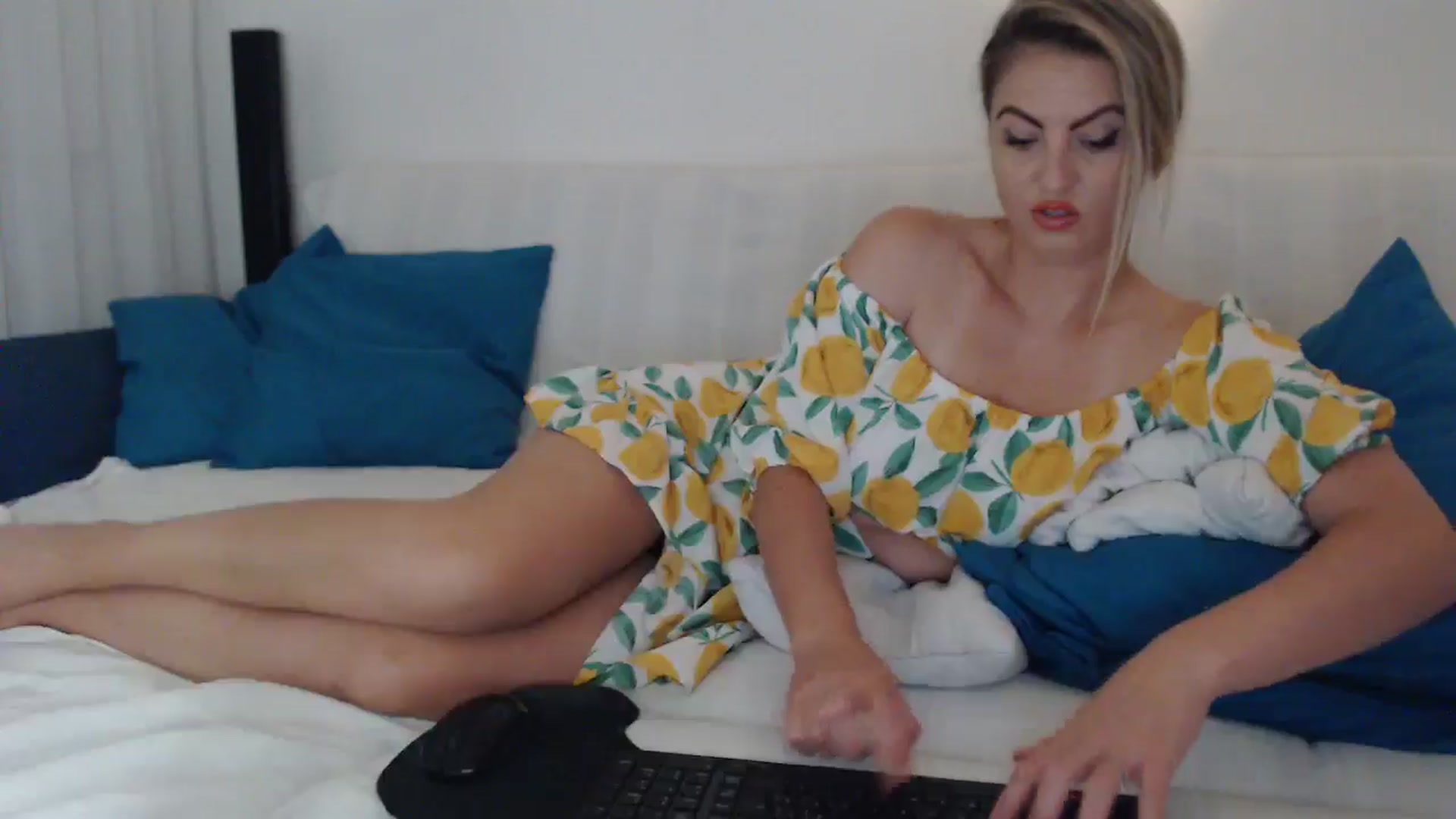 Gallery image thumbnail from naughty_devil's myfreecams stream on, 08/15/2024, 24:00 image 18 of 20