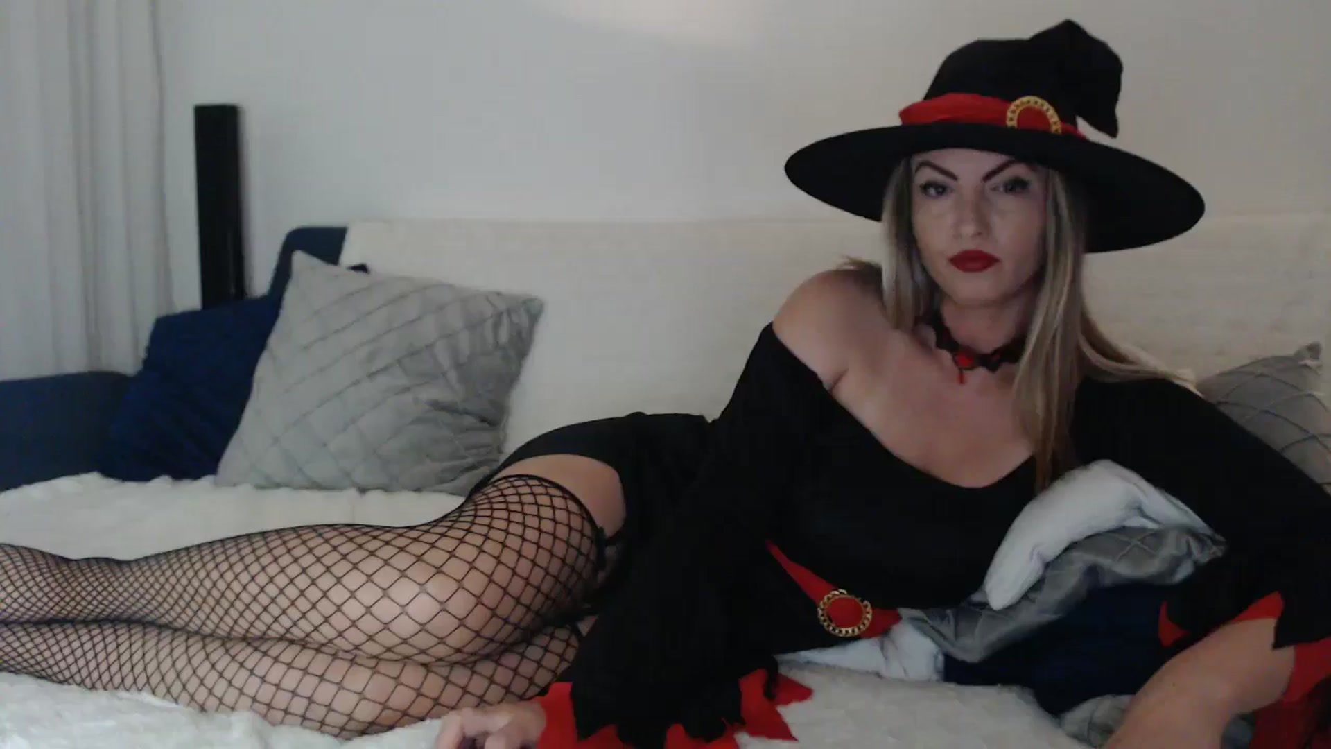 Gallery image thumbnail from naughty_devil's myfreecams stream on, 10/25/2024, 21:45 image 14 of 20