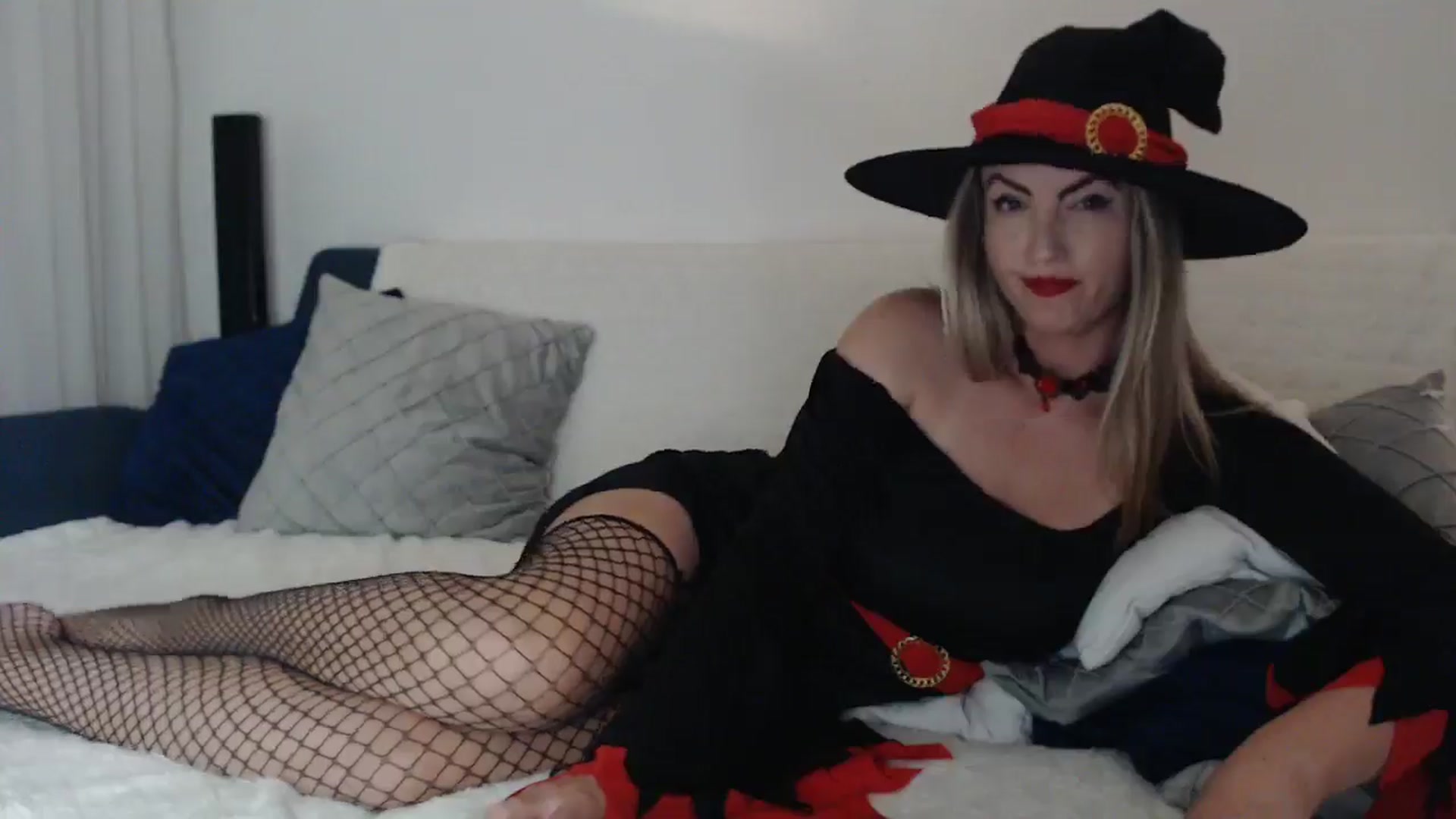 Gallery image thumbnail from naughty_devil's myfreecams stream on, 10/25/2024, 21:45 image 17 of 20