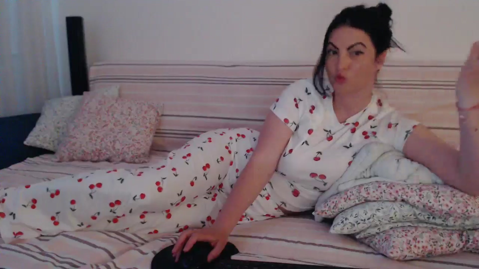 Gallery image thumbnail from naughty_devil's myfreecams stream on, 04/16/2026, 24:02 image 4 of 20
