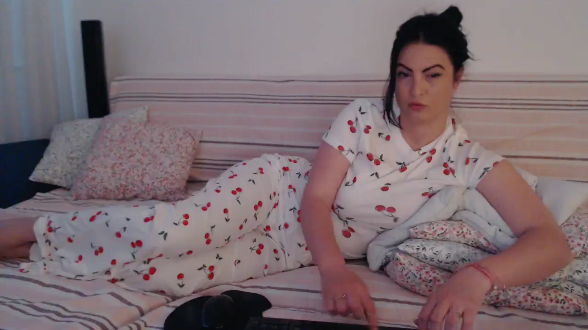 Gallery image thumbnail from naughty_devil's myfreecams stream on, 04/16/2026, 24:02 image 18 of 20