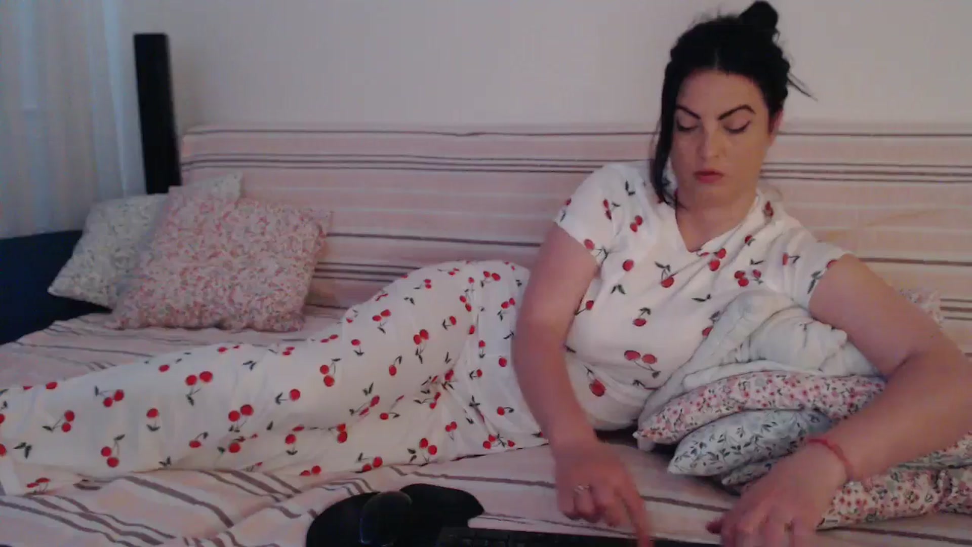 Gallery image thumbnail from naughty_devil's myfreecams stream on, 04/16/2026, 24:02 image 3 of 20