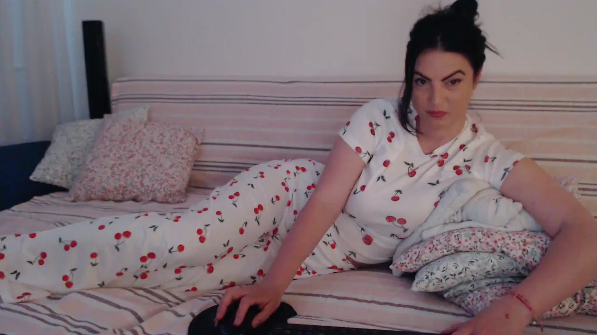 Gallery image thumbnail from naughty_devil's myfreecams stream on, 04/16/2026, 24:02 image 2 of 20