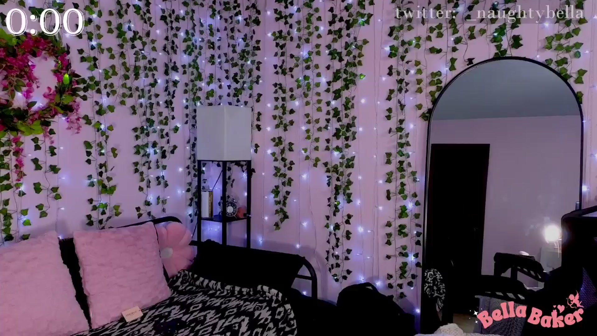 Gallery image thumbnail from naughtybella_'s myfreecams stream on, 06/29/2024, 17:32 image 17 of 20