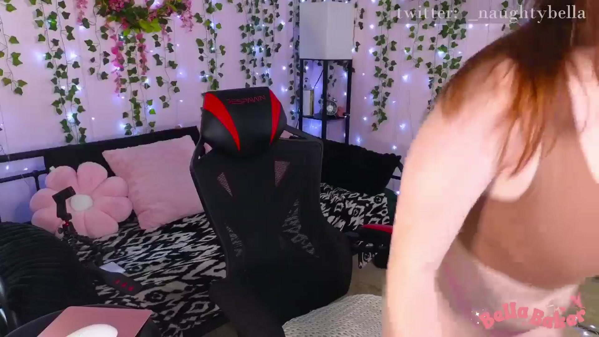 Gallery image thumbnail from naughtybella_'s myfreecams stream on, 07/06/2024, 16:14 image 2 of 20