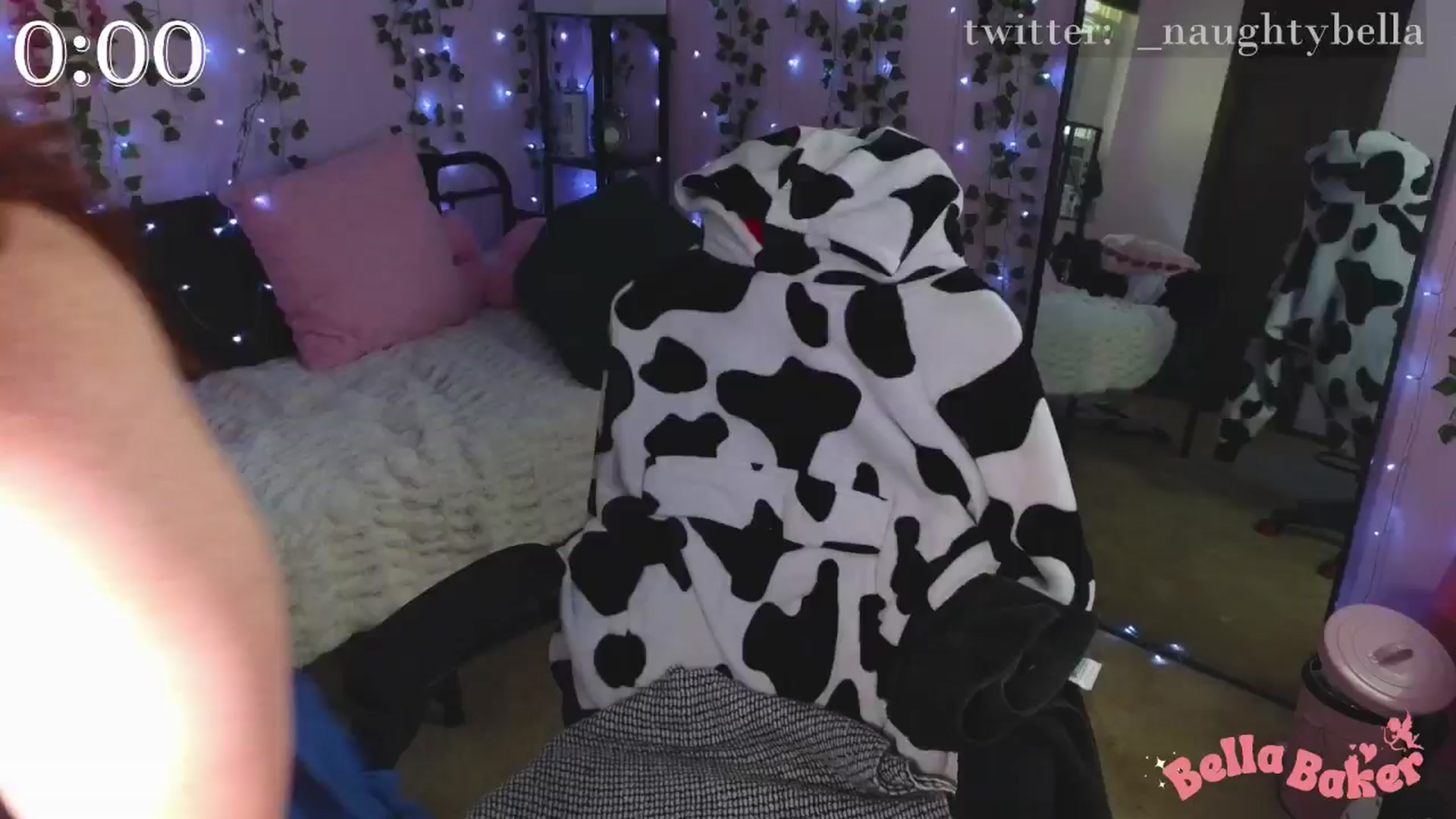 Gallery image thumbnail from naughtybella_'s myfreecams stream on, 10/17/2024, 24:14 image 4 of 20