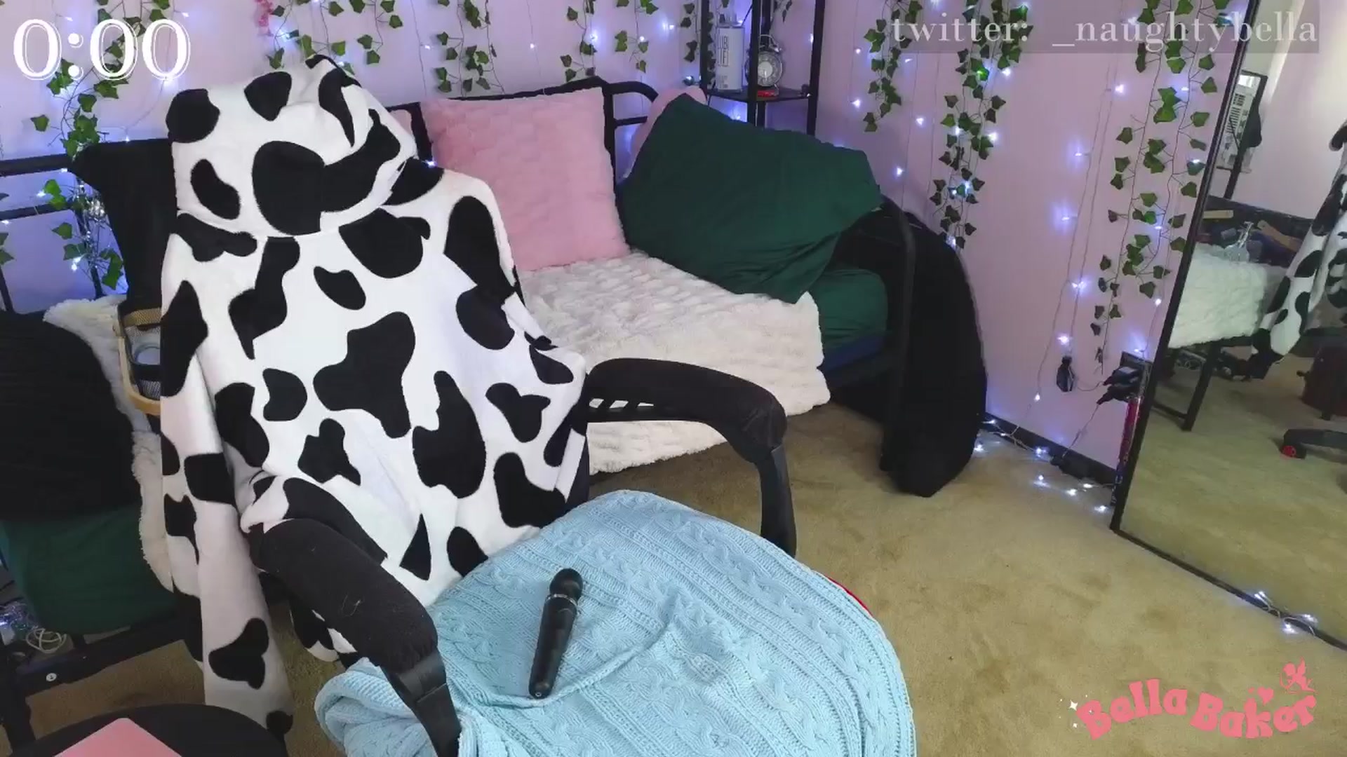 Gallery image thumbnail from naughtybella_'s myfreecams stream on, 11/11/2024, 20:35 image 11 of 20