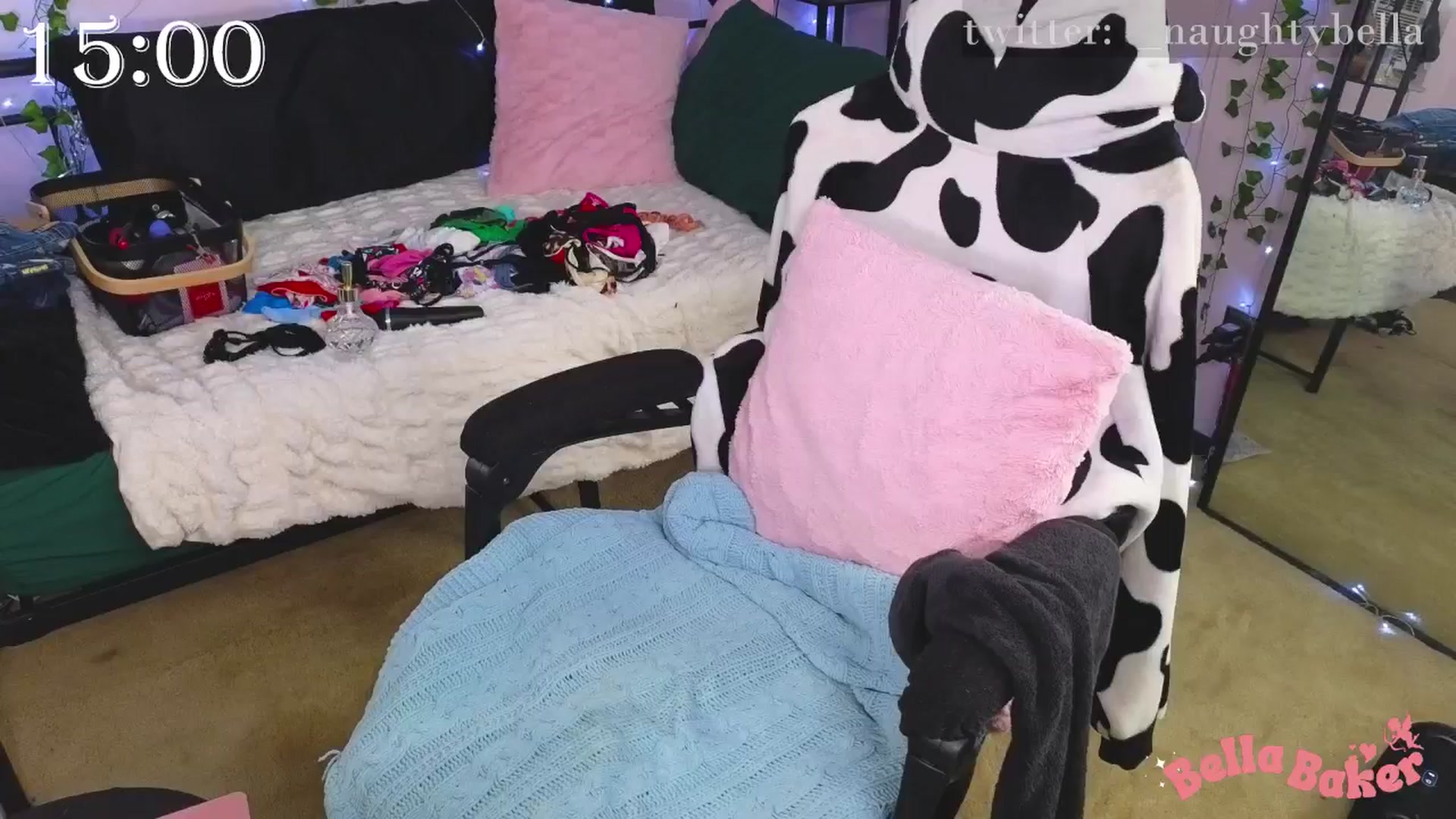 Gallery image thumbnail from naughtybella_'s myfreecams stream on, 11/20/2024, 20:41 image 11 of 20