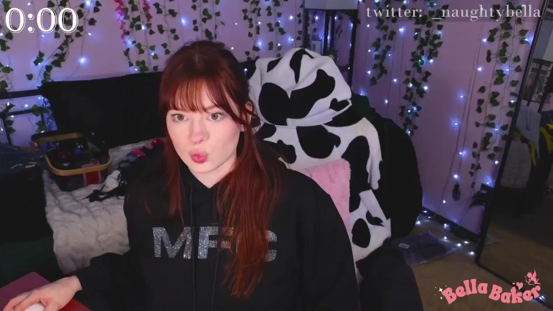 Gallery image thumbnail from naughtybella_'s myfreecams stream on, 11/21/2024, 02:10 image 9 of 20
