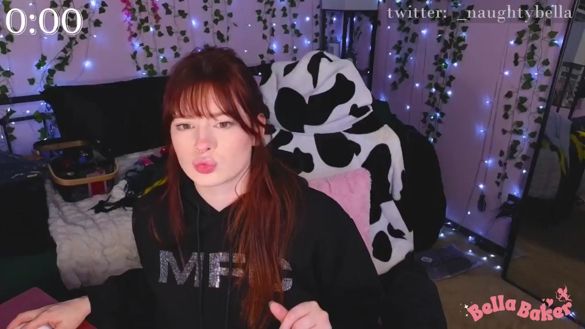Gallery image thumbnail from naughtybella_'s myfreecams stream on, 11/21/2024, 02:10 image 10 of 20