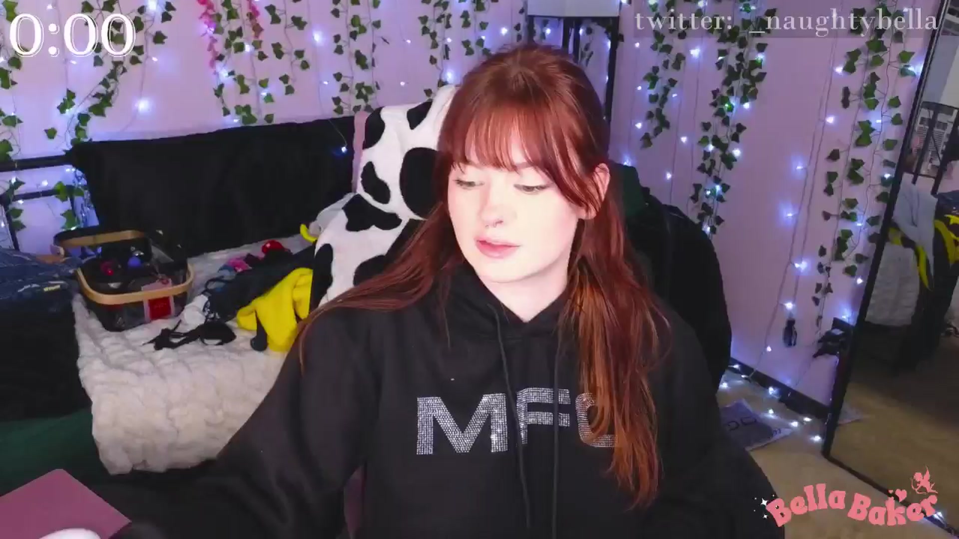 Gallery image thumbnail from naughtybella_'s myfreecams stream on, 11/21/2024, 02:10 image 13 of 20