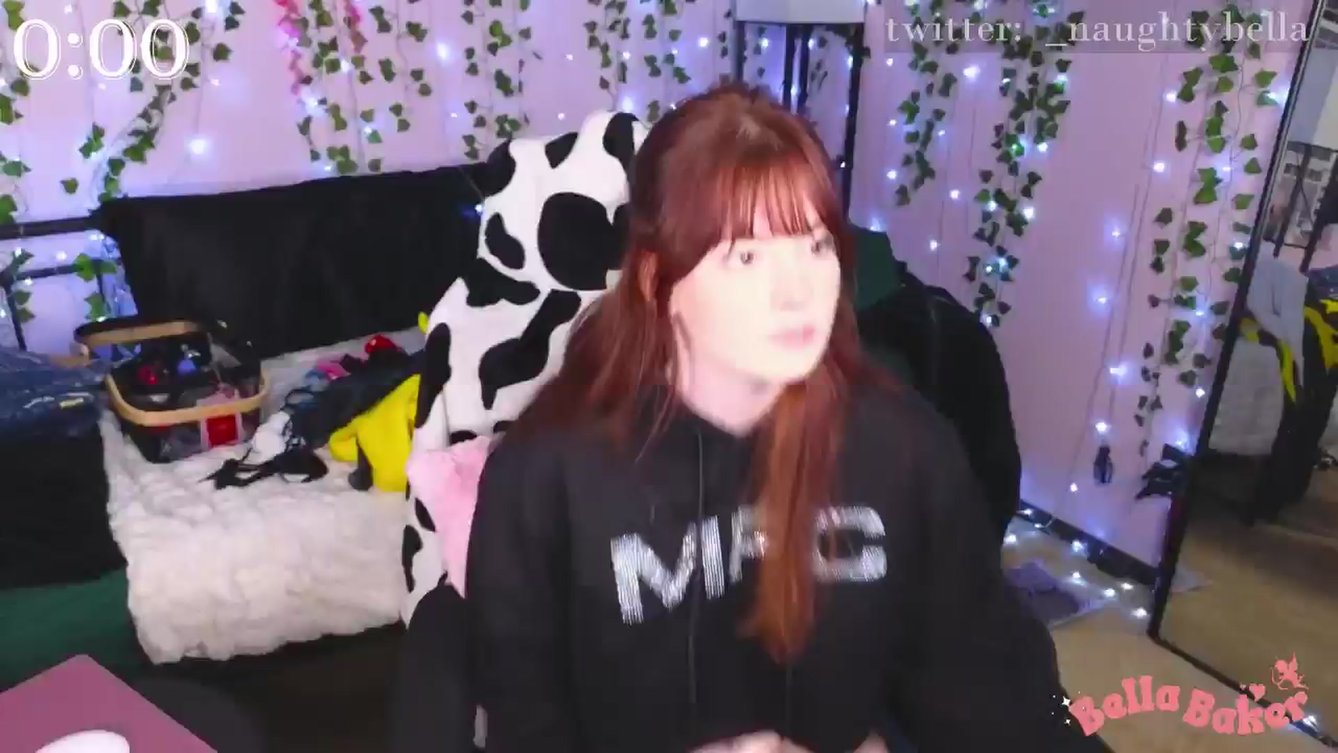 Gallery image thumbnail from naughtybella_'s myfreecams stream on, 11/21/2024, 02:10 image 11 of 20