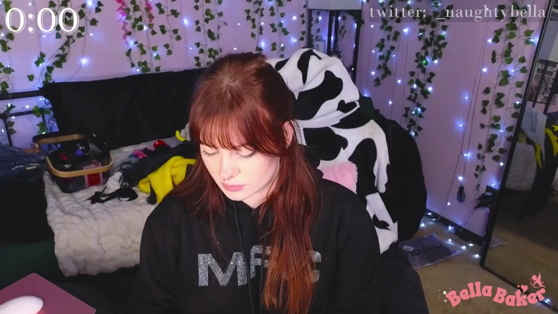 Gallery image thumbnail from naughtybella_'s myfreecams stream on, 11/21/2024, 02:10 image 4 of 20