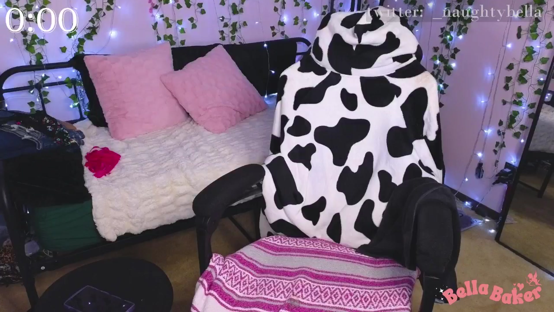 Gallery image thumbnail from naughtybella_'s myfreecams stream on, 11/25/2024, 22:15 image 14 of 20