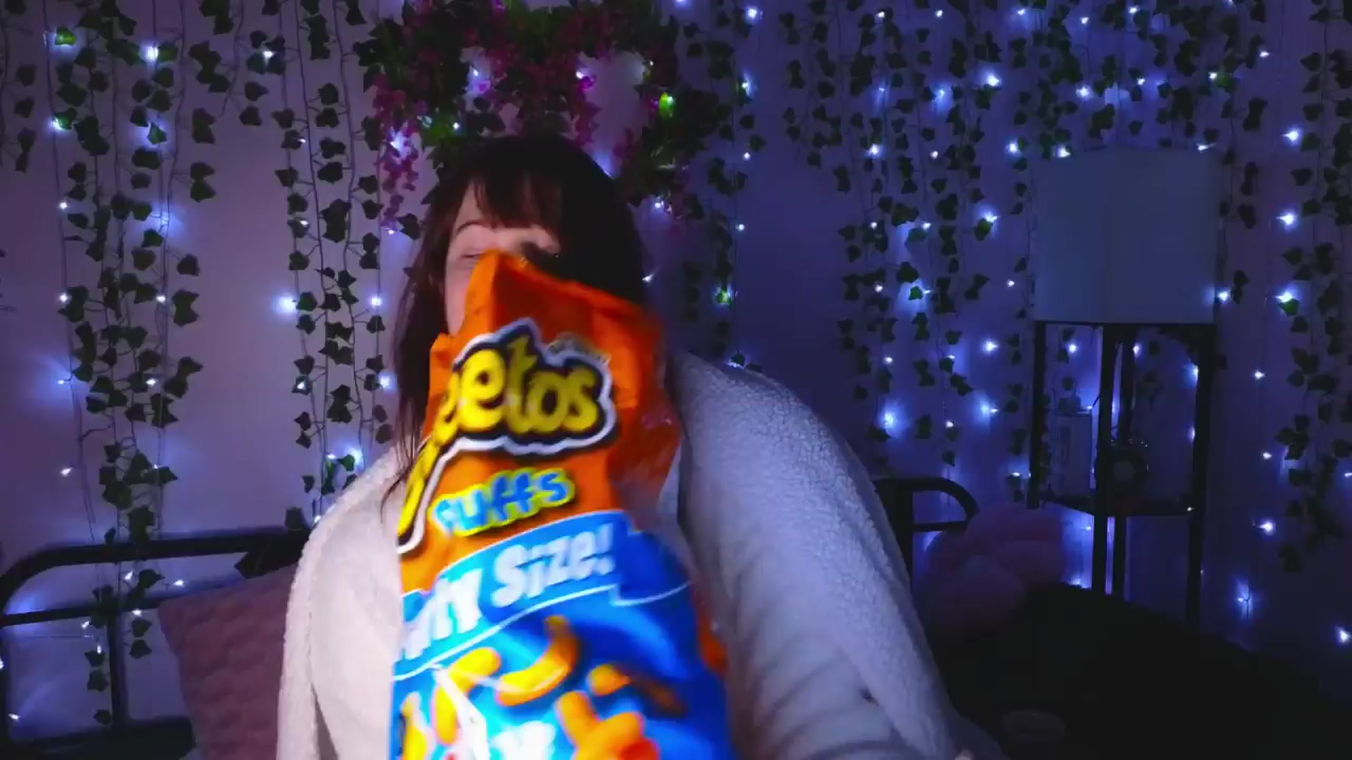 Gallery image thumbnail from naughtybella_'s myfreecams stream on, 12/05/2024, 01:43 image 15 of 20