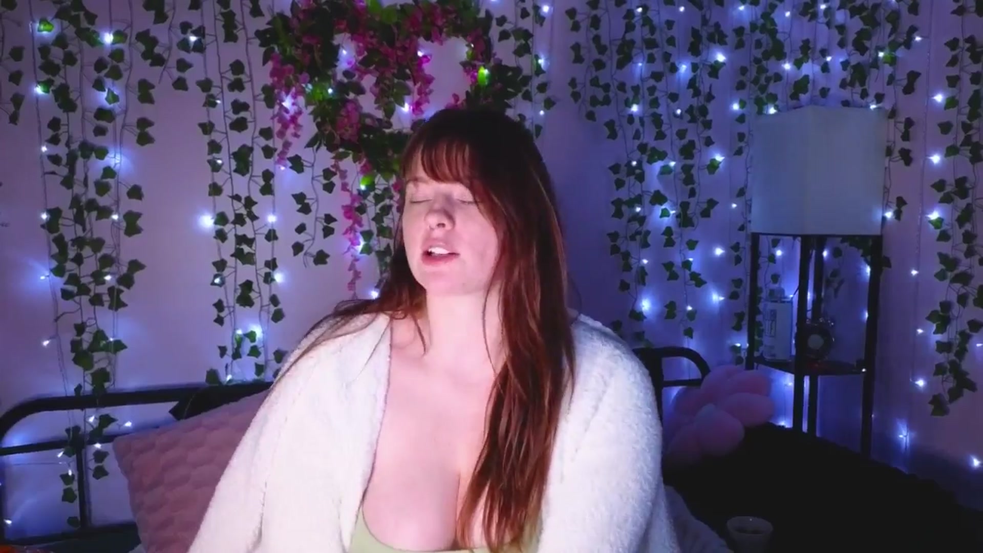 Gallery image thumbnail from naughtybella_'s myfreecams stream on, 12/05/2024, 01:43 image 20 of 20