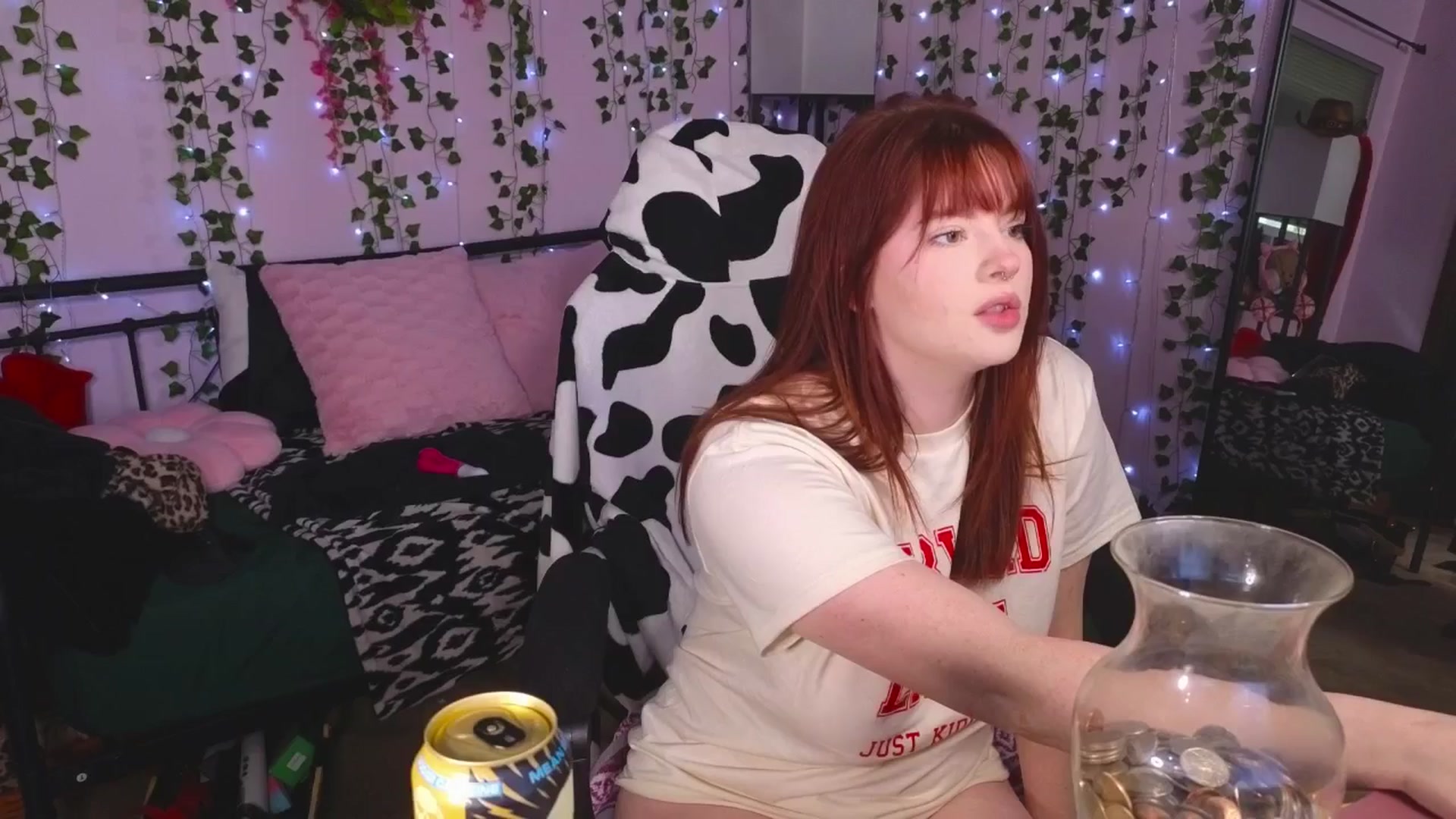 Gallery image thumbnail from naughtybella_'s myfreecams stream on, 04/19/2025, 16:53 image 9 of 20