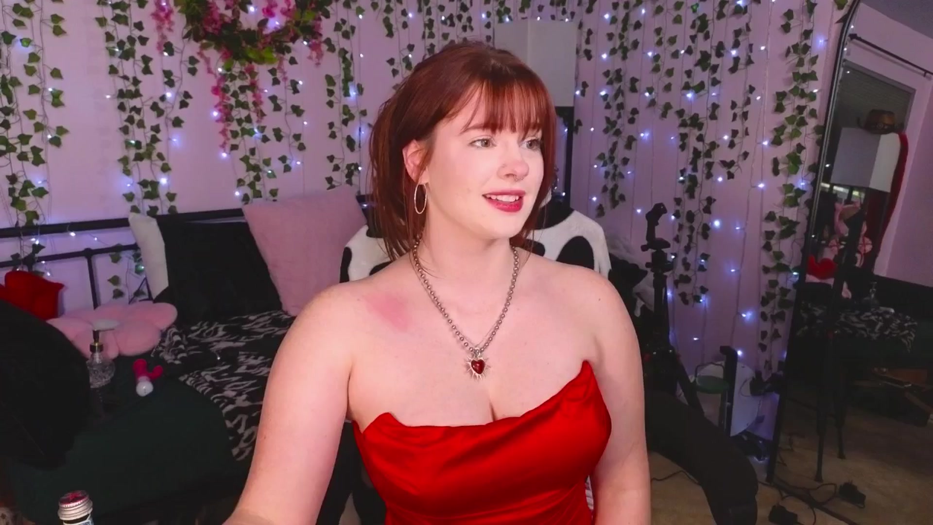 Gallery image thumbnail from naughtybella_'s myfreecams stream on, 04/22/2025, 24:28 image 9 of 20