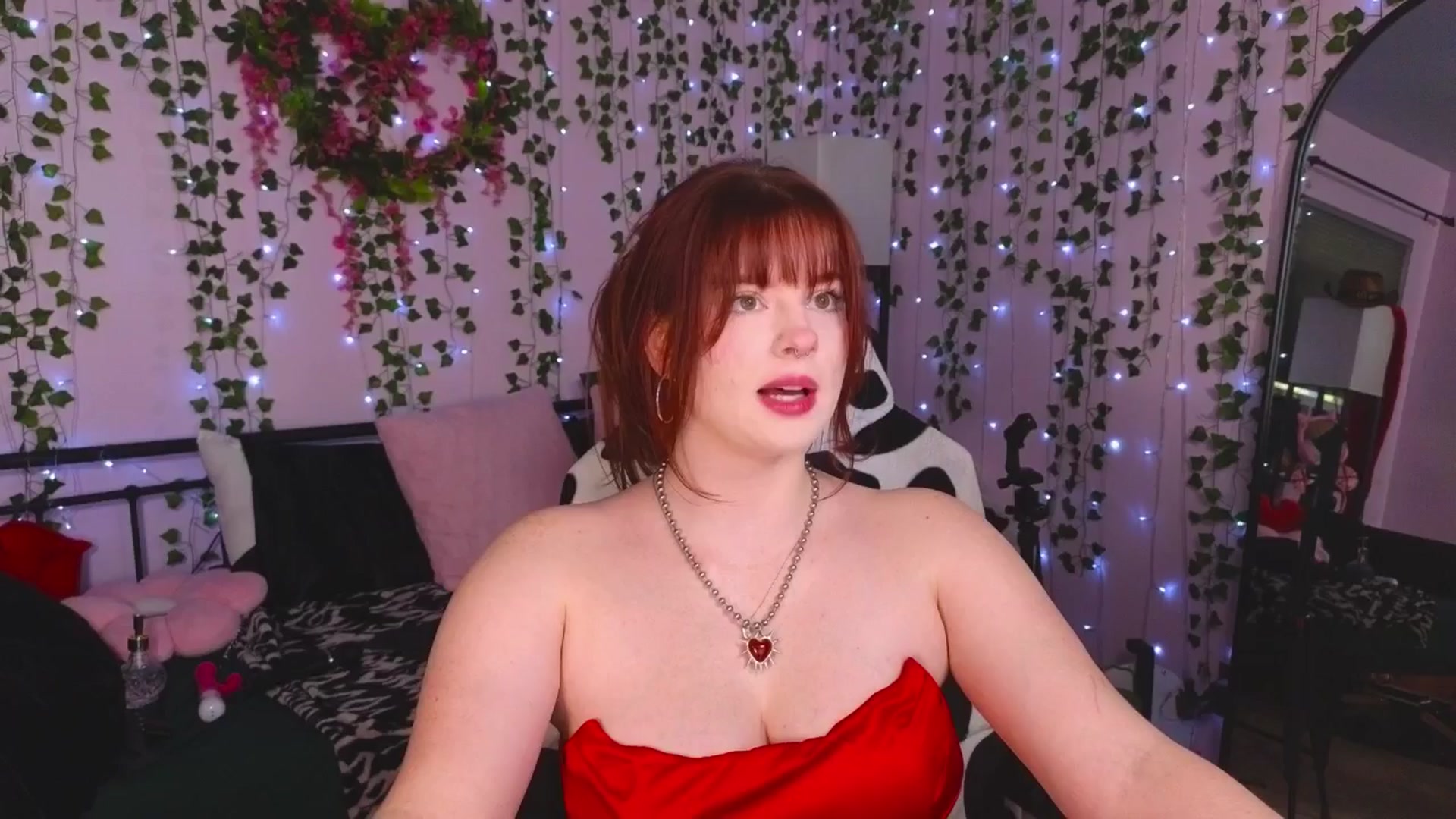 Gallery image thumbnail from naughtybella_'s myfreecams stream on, 04/22/2025, 24:28 image 5 of 20
