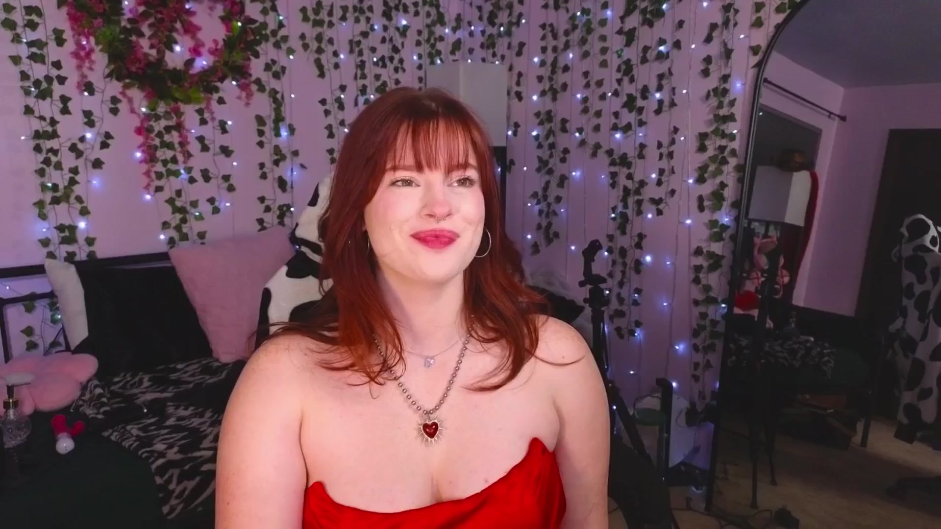 Gallery image thumbnail from naughtybella_'s myfreecams stream on, 04/22/2025, 24:28 image 18 of 20