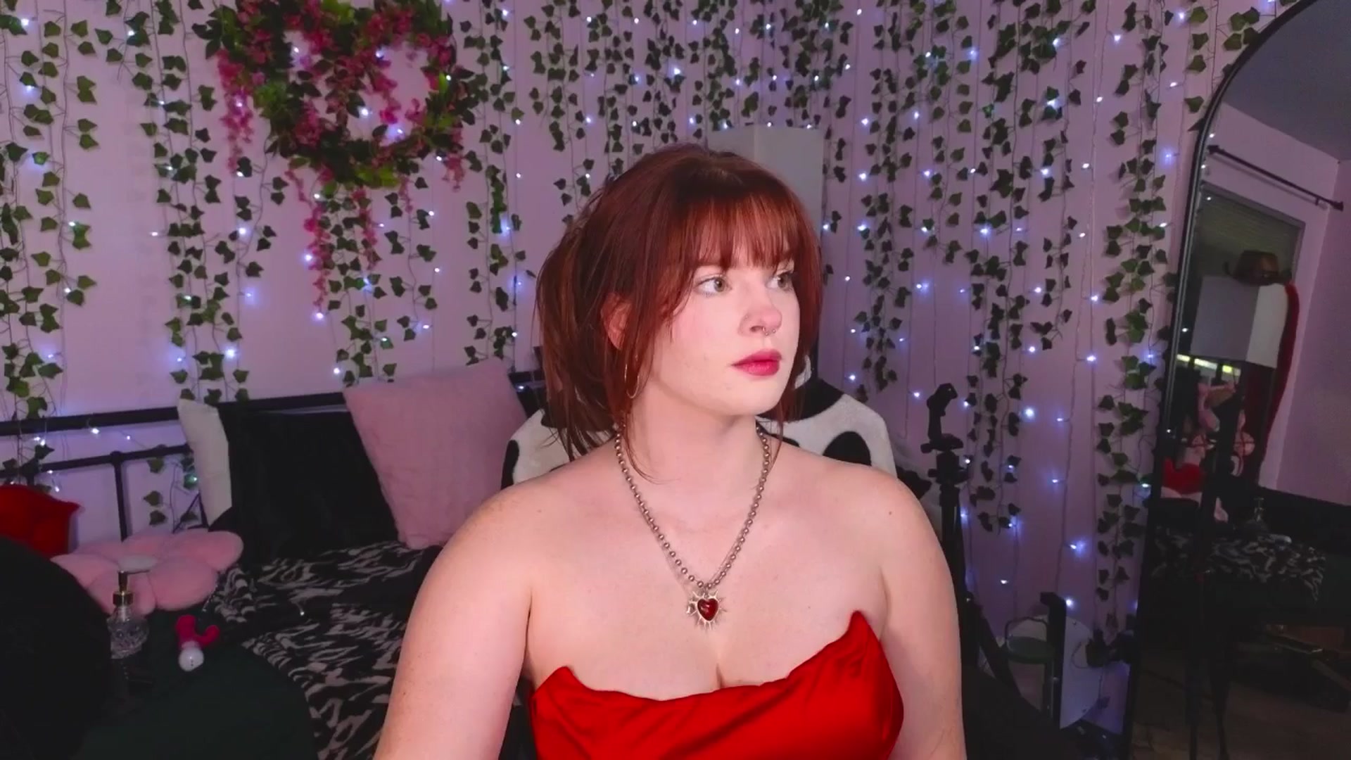 Gallery image thumbnail from naughtybella_'s myfreecams stream on, 04/22/2025, 24:28 image 2 of 20