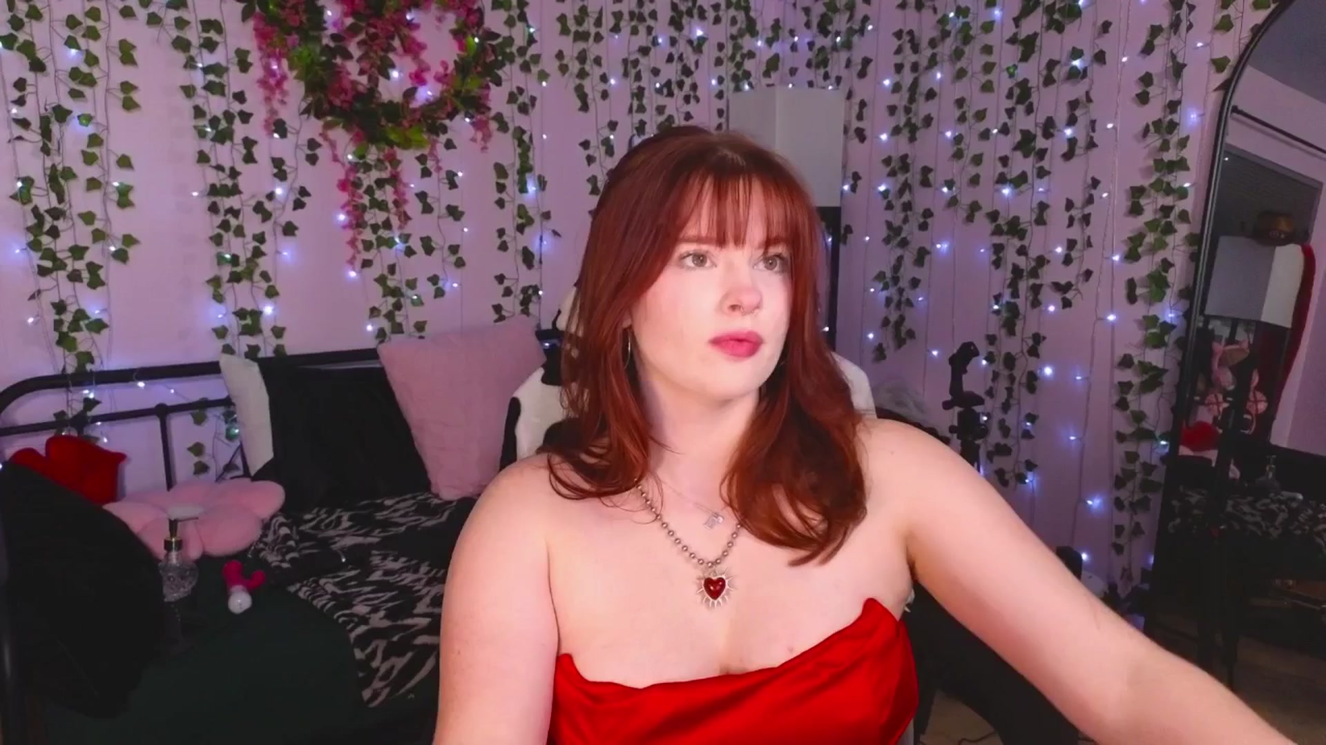 Gallery image thumbnail from naughtybella_'s myfreecams stream on, 04/22/2025, 24:28 image 19 of 20