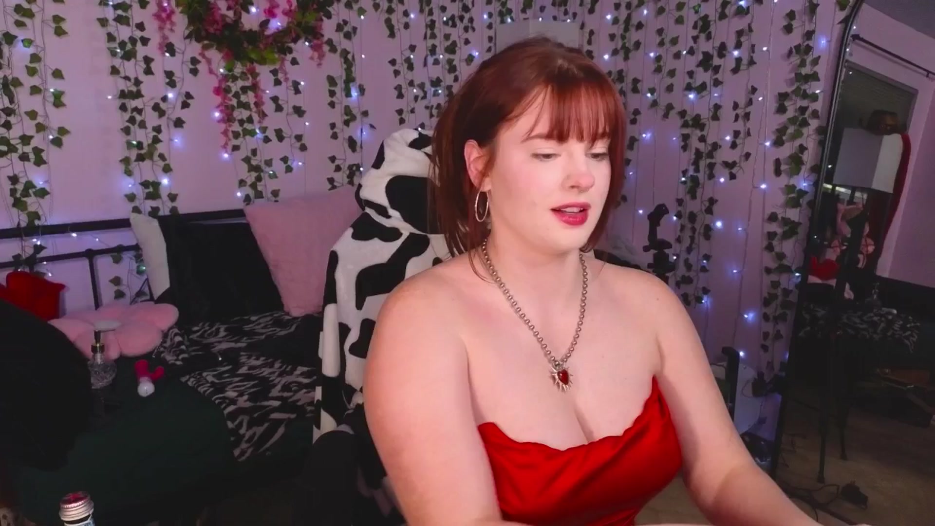 Gallery image thumbnail from naughtybella_'s myfreecams stream on, 04/22/2025, 24:28 image 8 of 20
