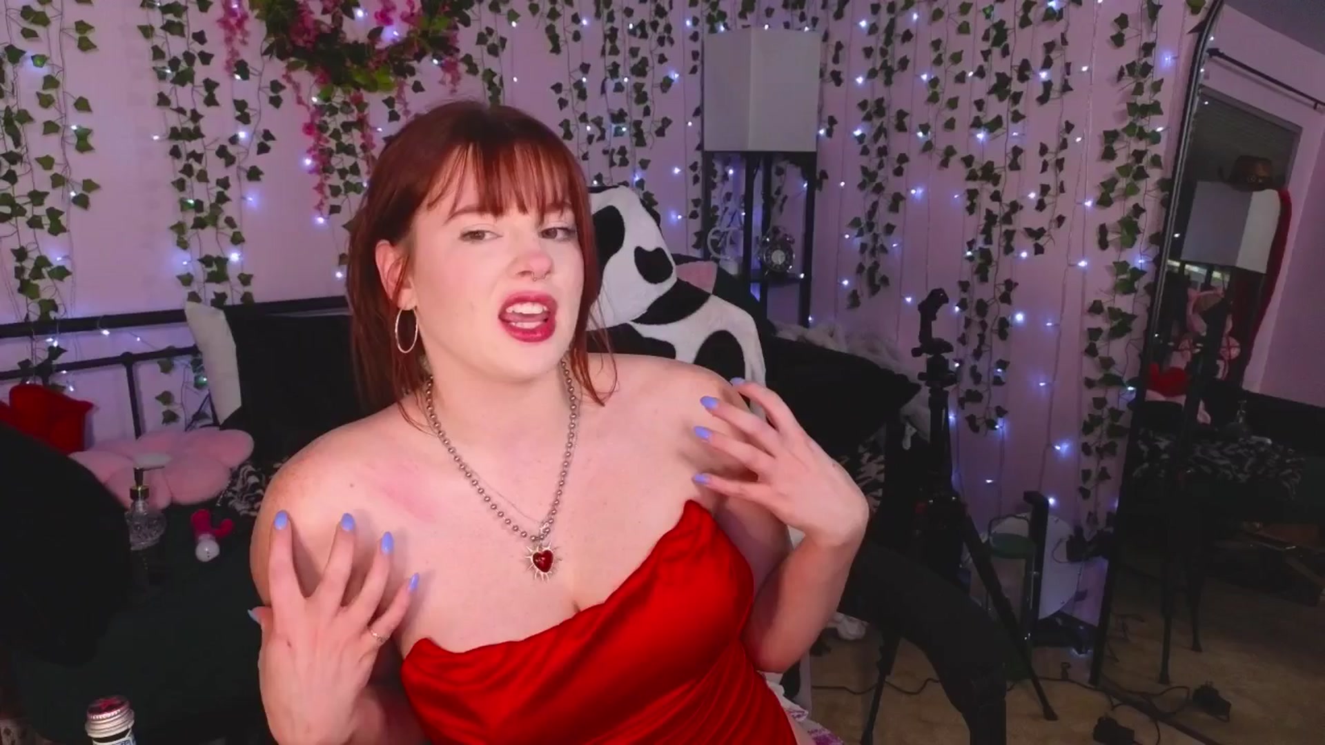 Gallery image thumbnail from naughtybella_'s myfreecams stream on, 04/22/2025, 24:28 image 10 of 20