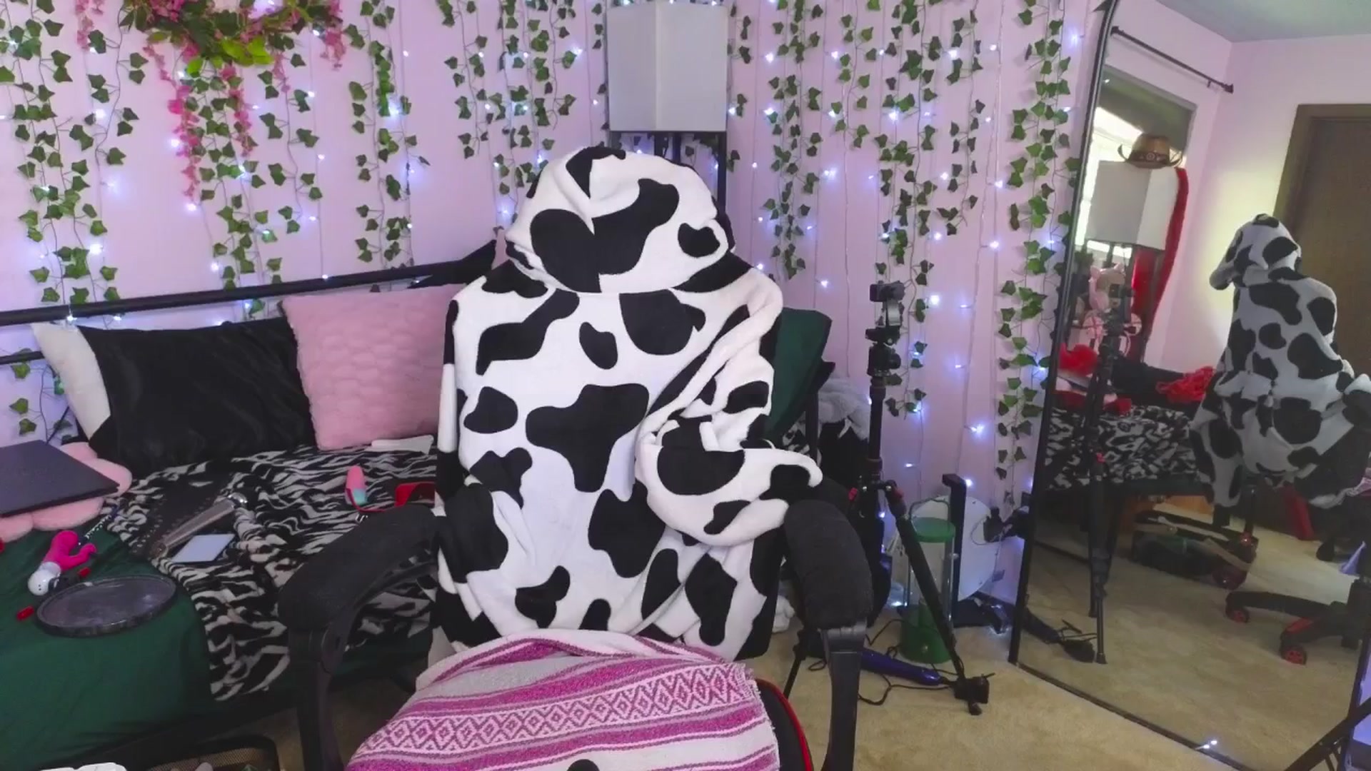 Gallery image thumbnail from naughtybella_'s myfreecams stream on, 04/28/2025, 16:51 image 7 of 20