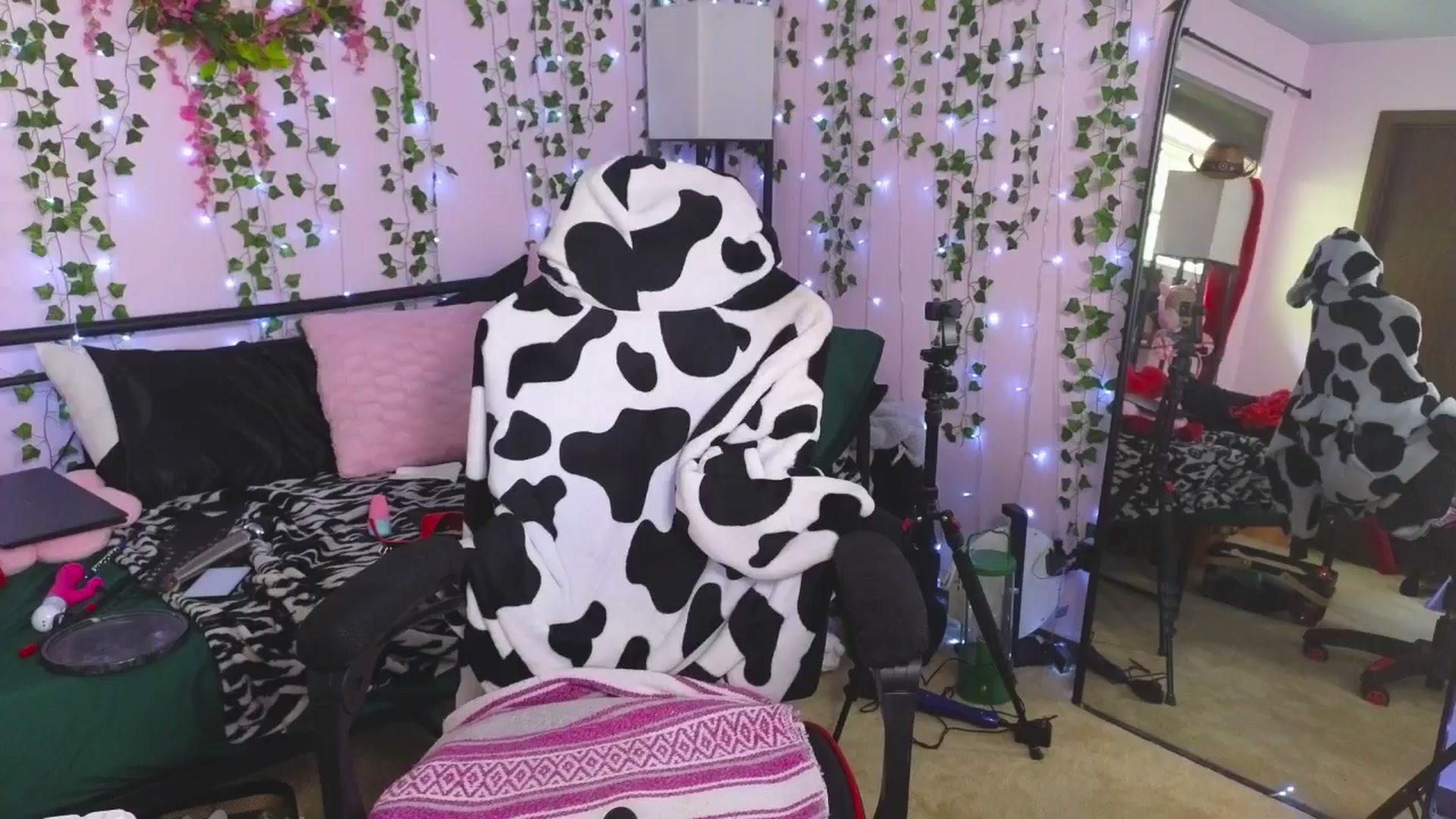 Gallery image thumbnail from naughtybella_'s myfreecams stream on, 04/28/2025, 16:51 image 6 of 20