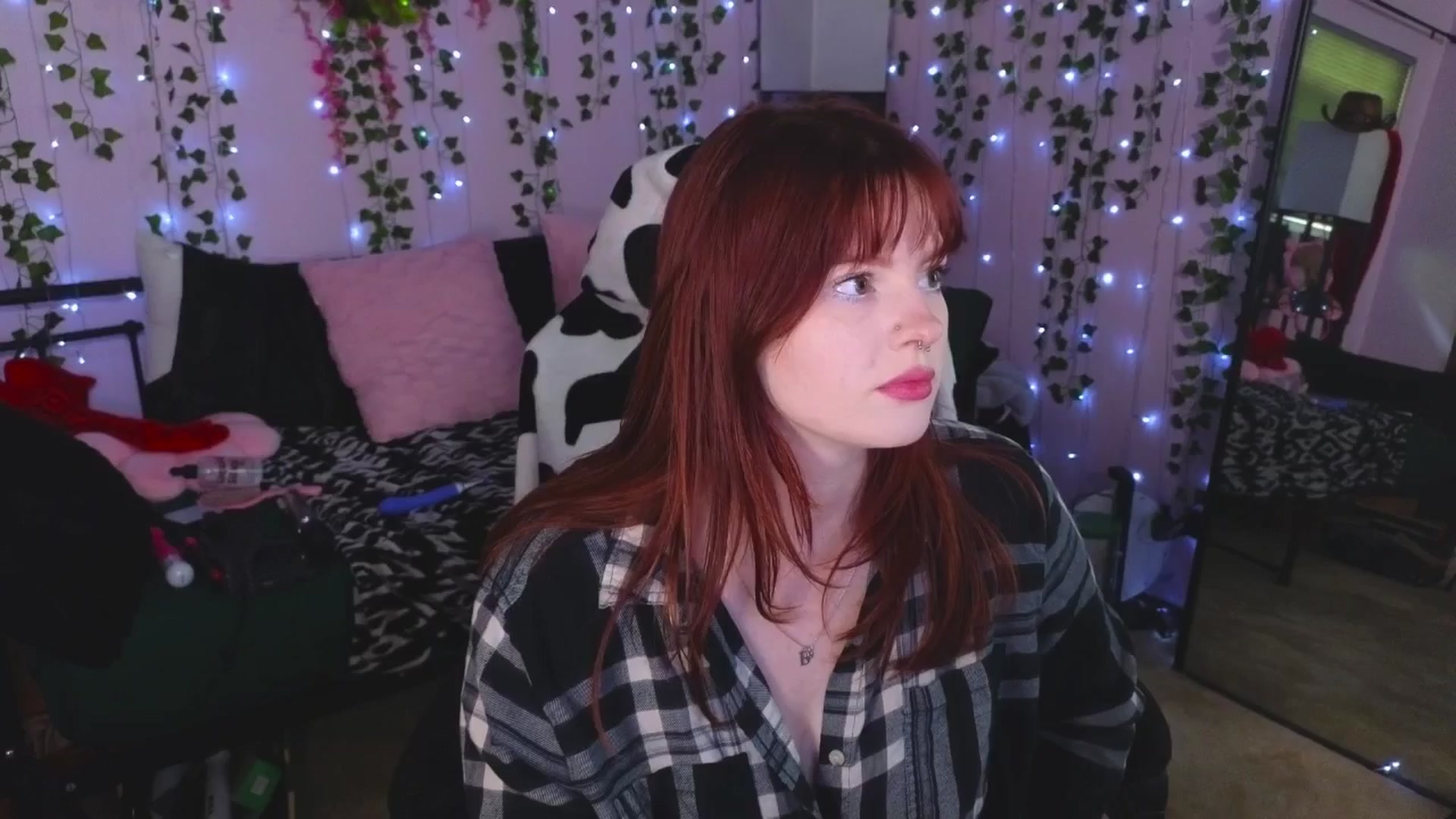 Gallery image thumbnail from naughtybella_'s myfreecams stream on, 04/30/2025, 17:44 image 16 of 20