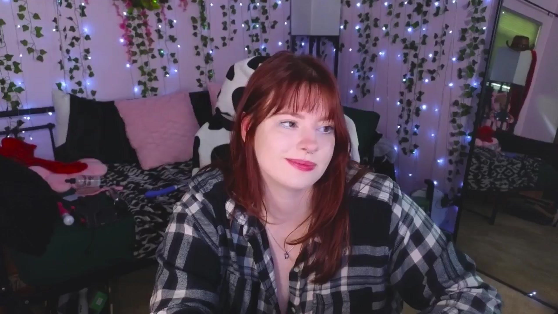 Gallery image thumbnail from naughtybella_'s myfreecams stream on, 04/30/2025, 17:44 image 18 of 20
