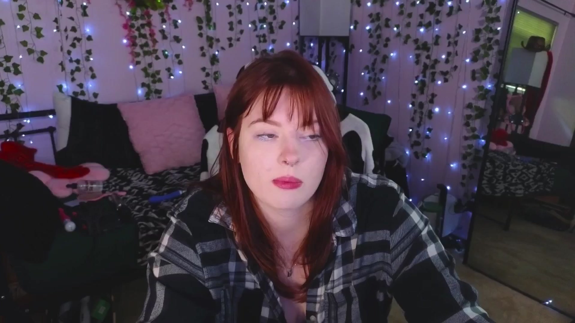 Gallery image thumbnail from naughtybella_'s myfreecams stream on, 04/30/2025, 17:44 image 15 of 20