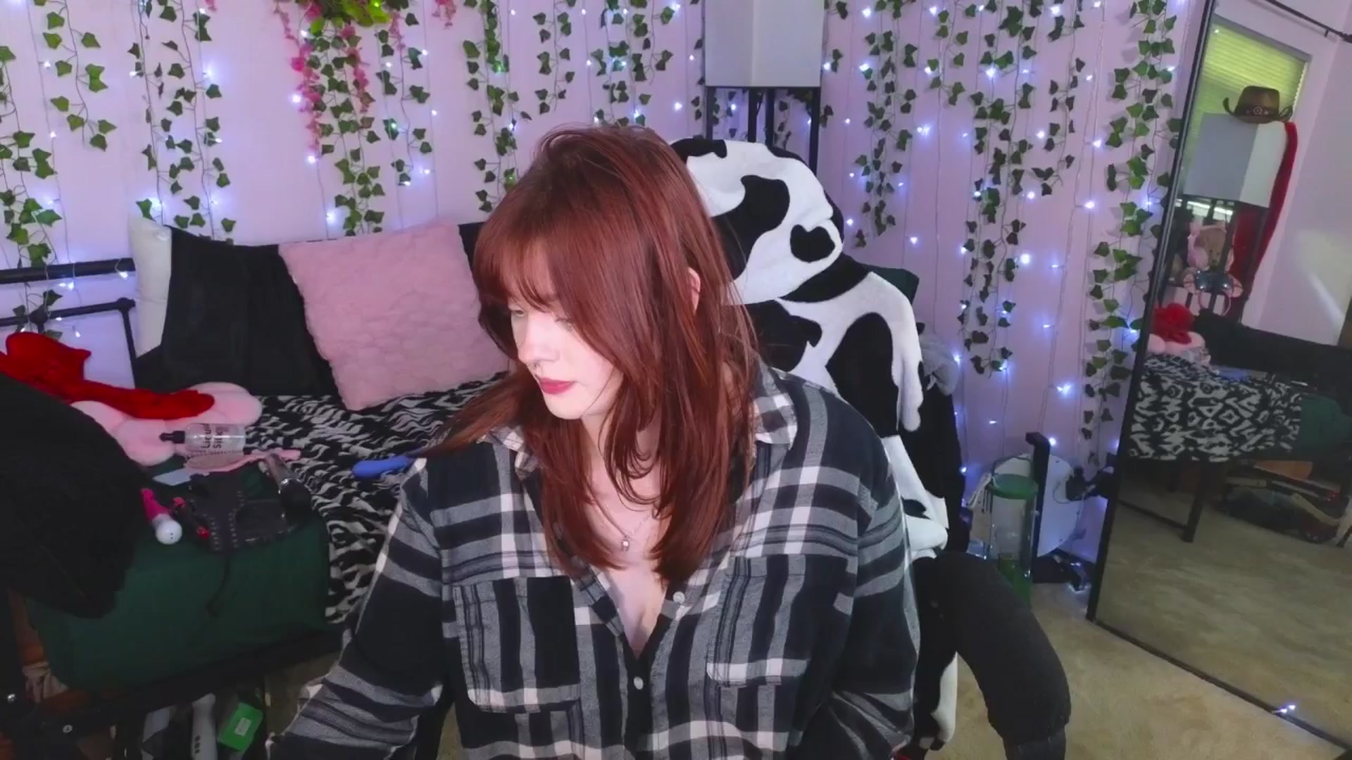 Gallery image thumbnail from naughtybella_'s myfreecams stream on, 04/30/2025, 17:44 image 17 of 20