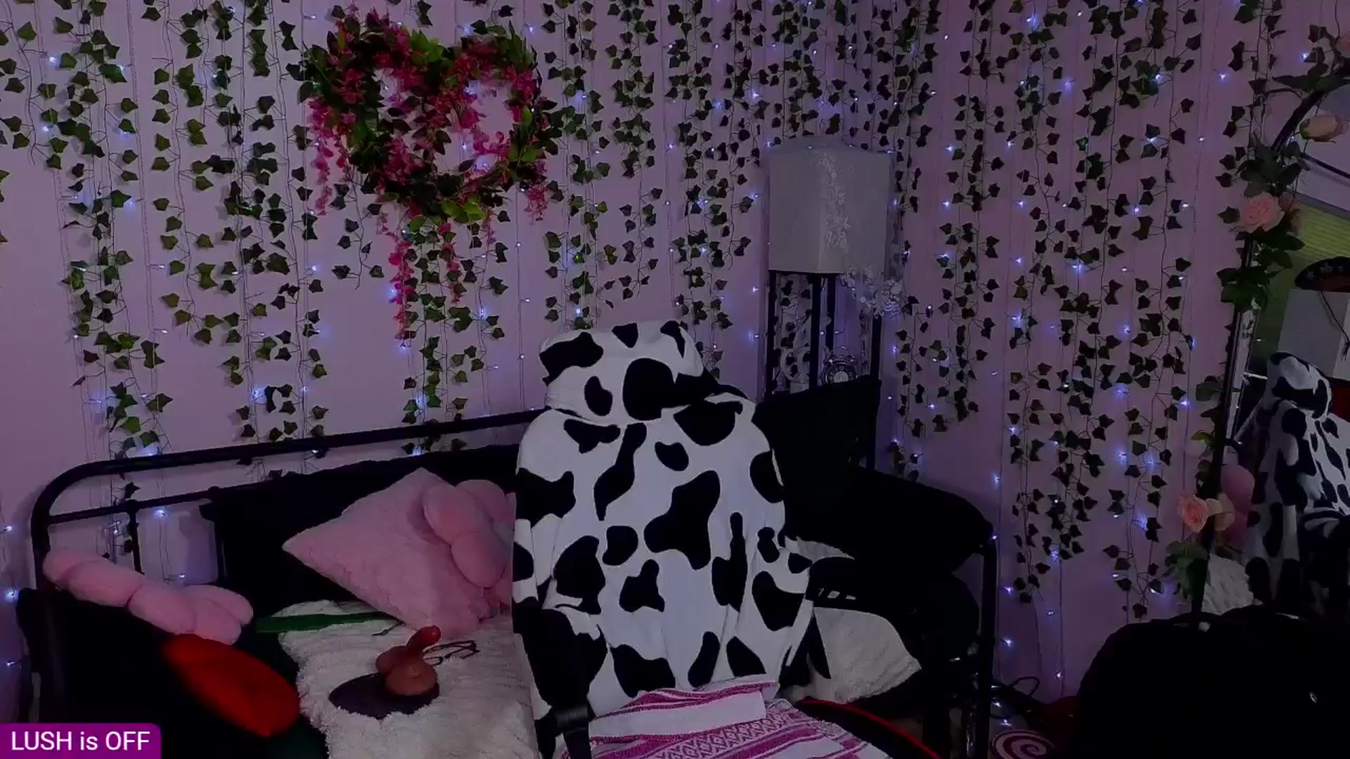 Gallery image thumbnail from naughtybella_'s myfreecams stream on, 07/26/2025, 16:19 image 13 of 20